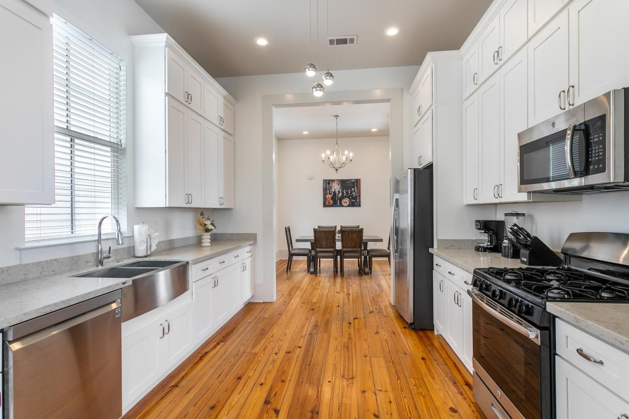 Apartment Stunning 3br On Carondelet By Hosteeva *