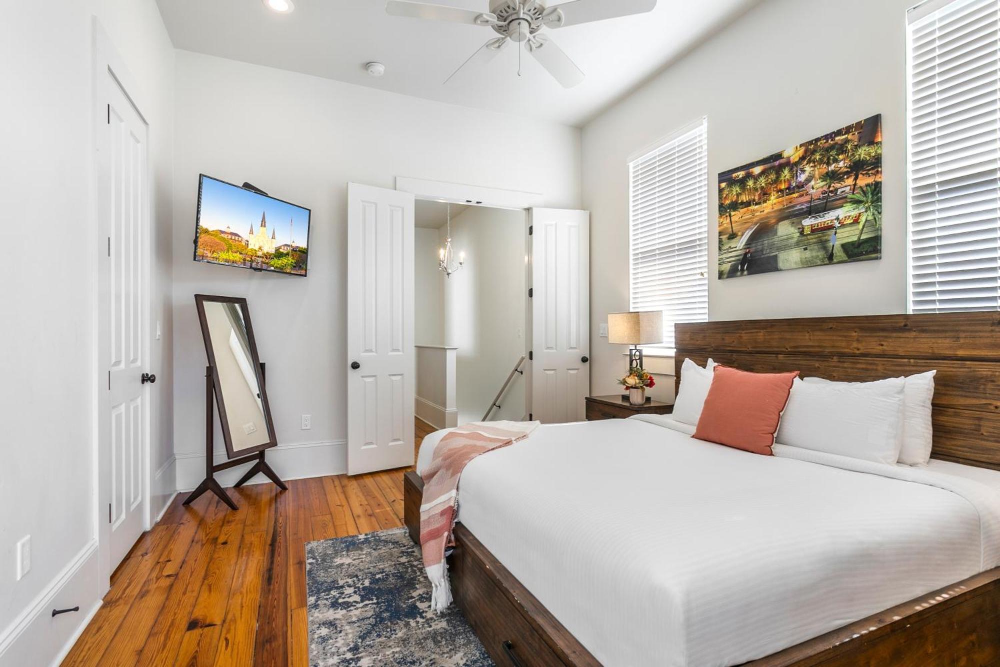 Apartment Stunning 3br On Carondelet By Hosteeva New Orleans