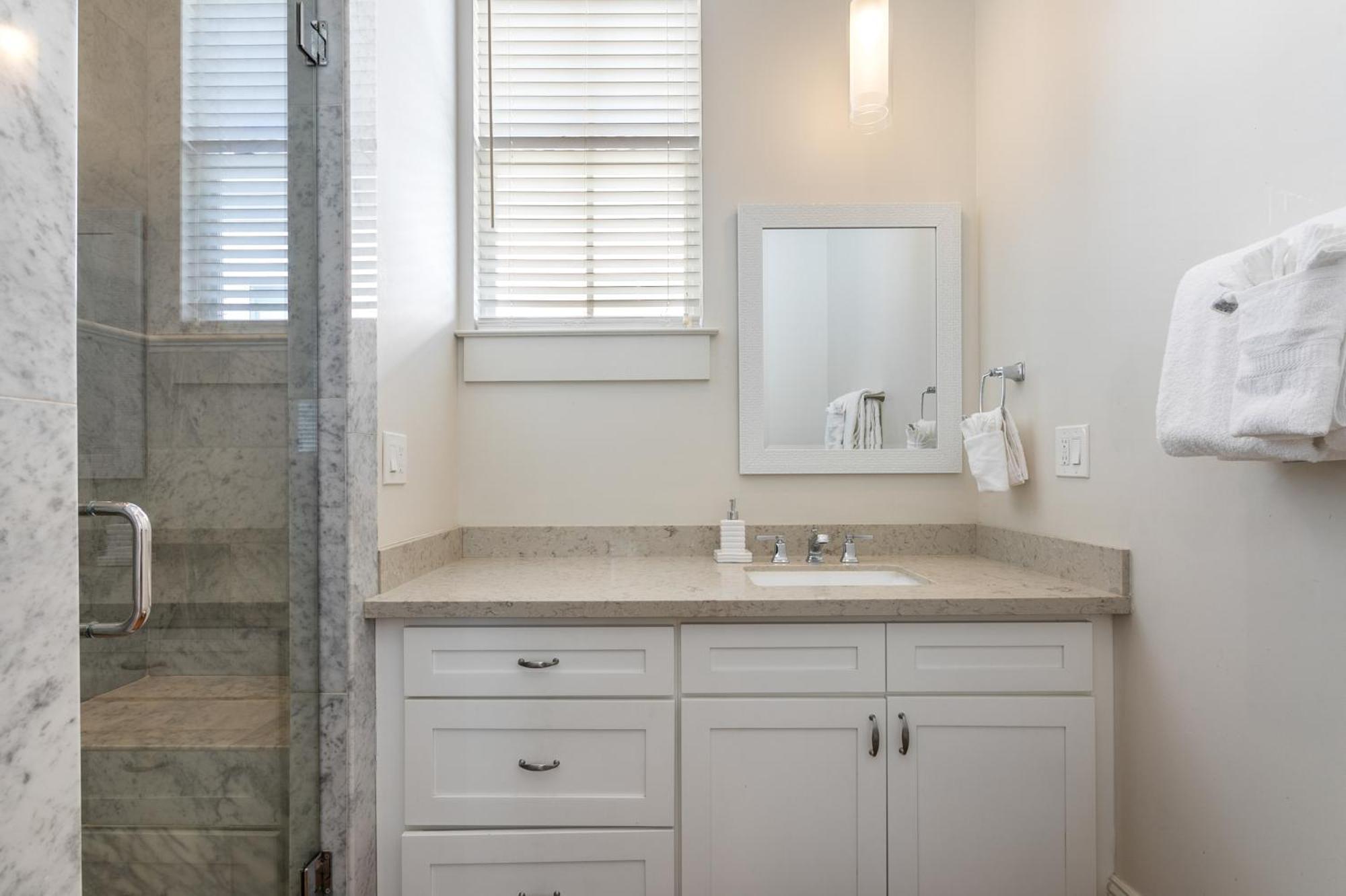 Stunning 3br On Carondelet By Hosteeva Apartment