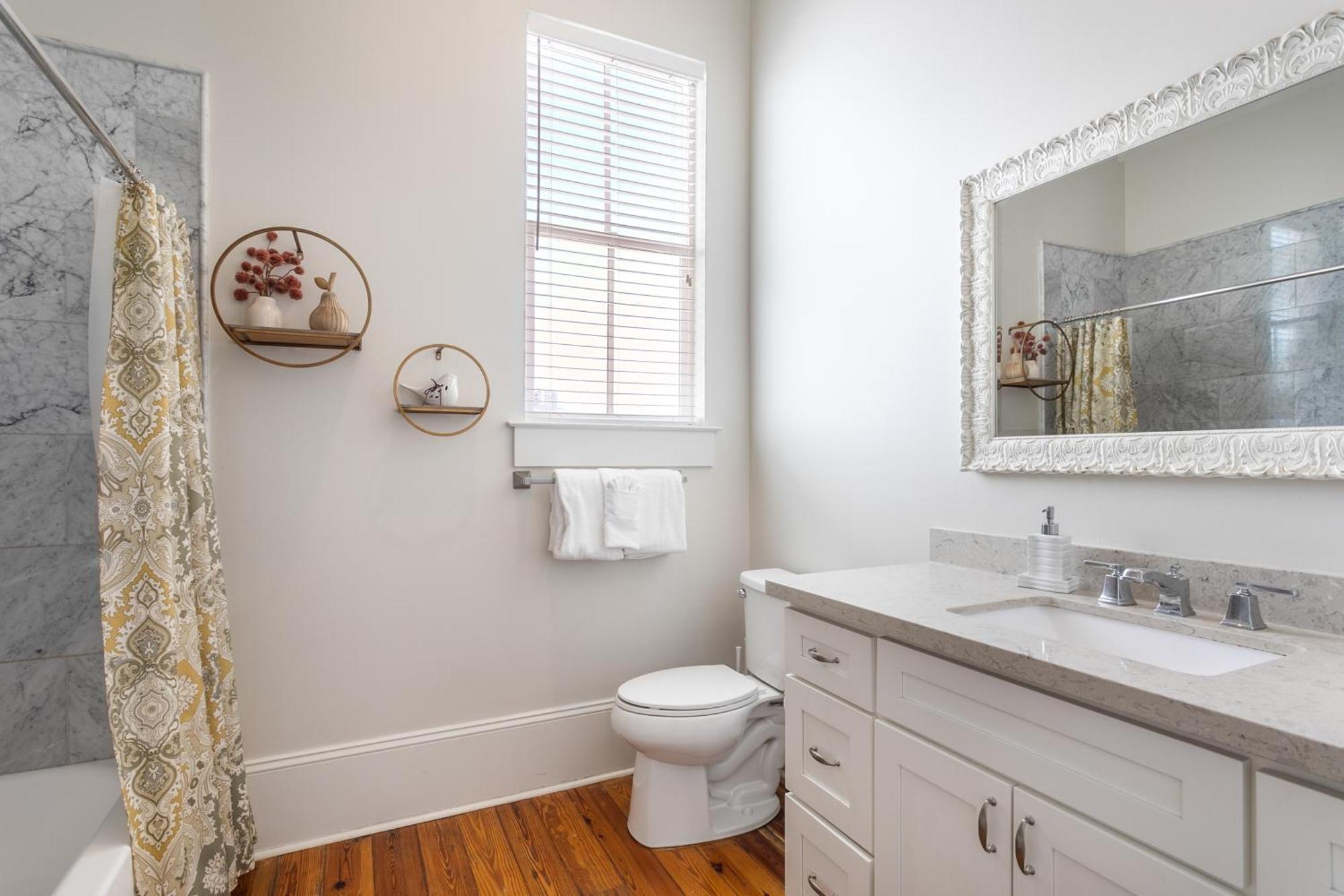 Stunning 3br On Carondelet By Hosteeva *