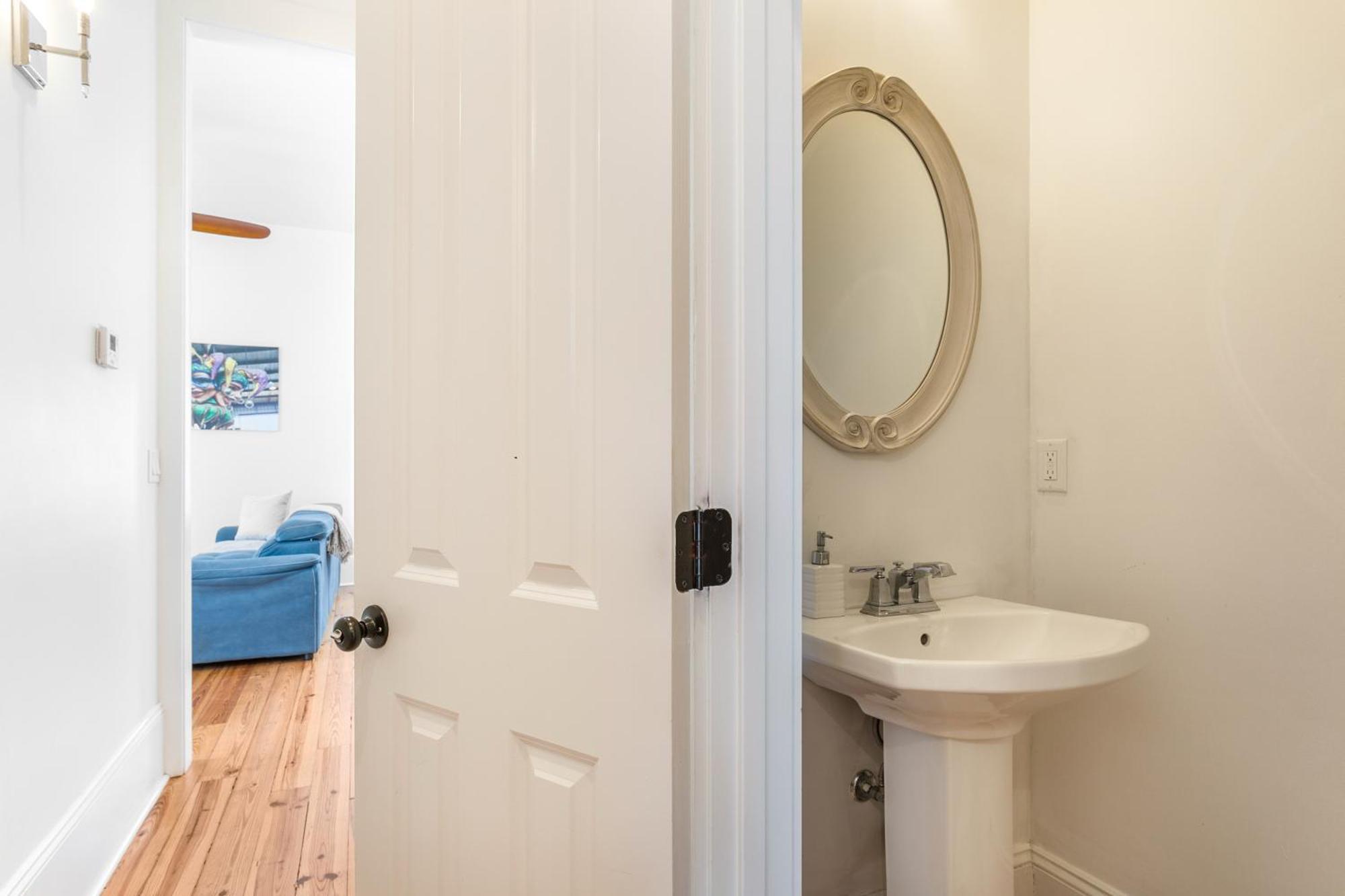 3br On Carondelet By Hosteeva Apartment