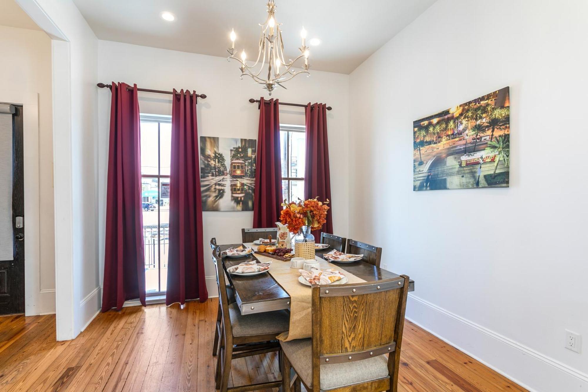Apartment 3br On Carondelet By Hosteeva