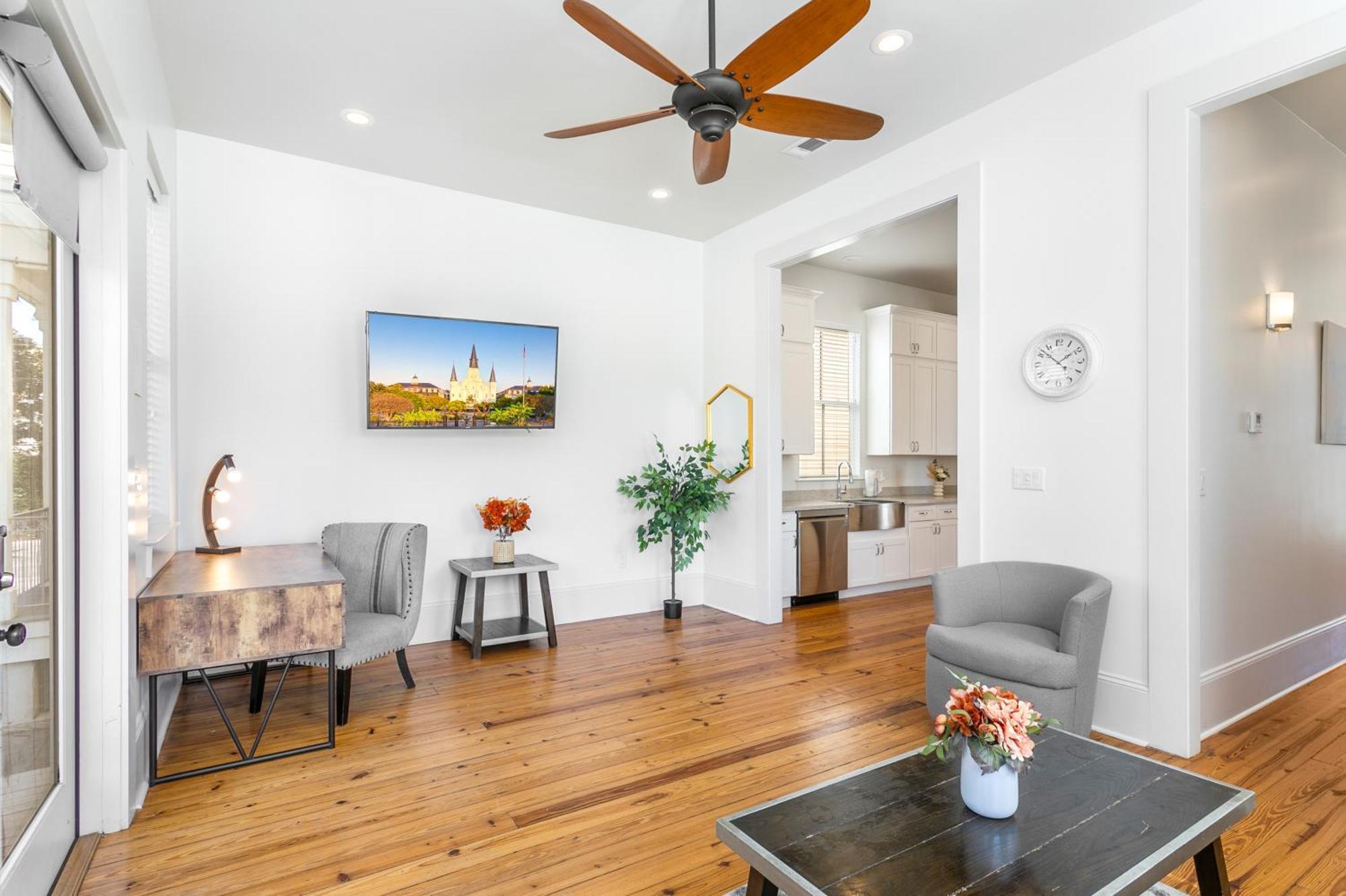 Stunning 3br On Carondelet By Hosteeva *