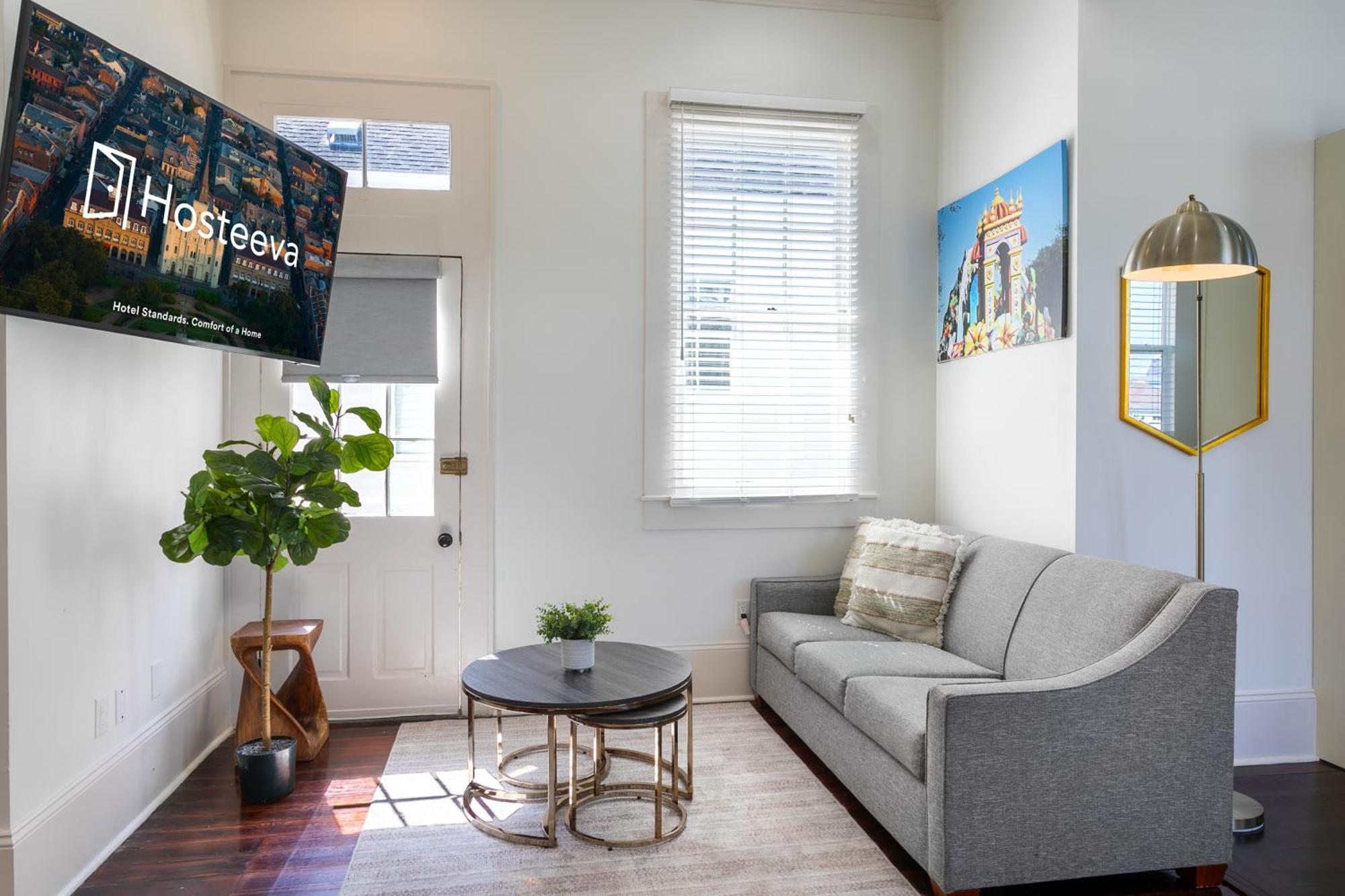Charming 2br On Carondelet By Hosteeva