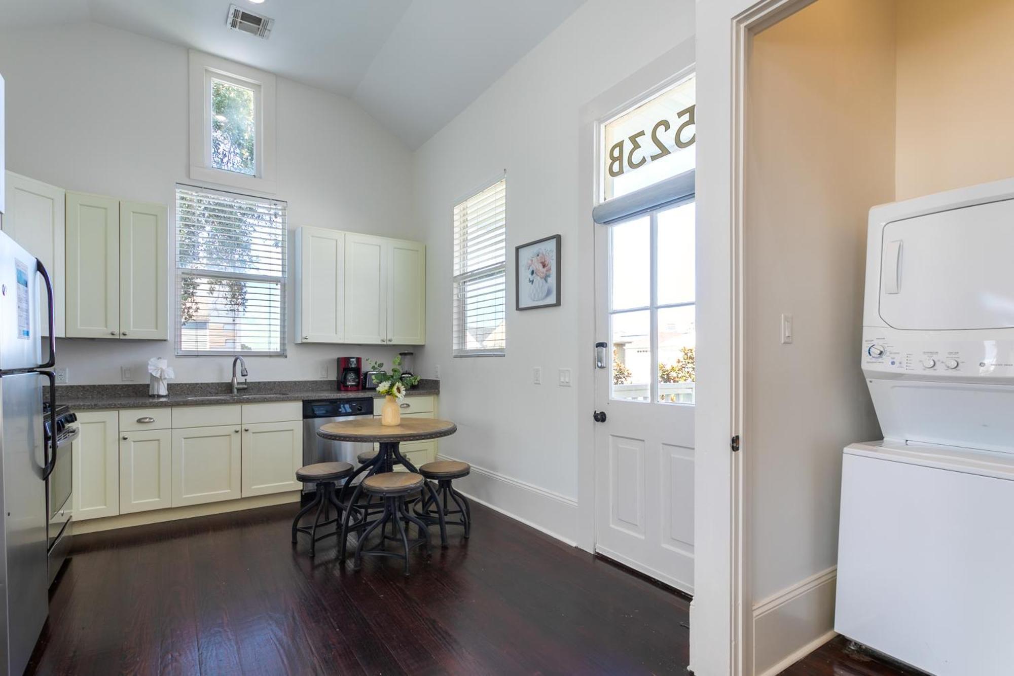 Charming 2br On Carondelet By Hosteeva Apartment