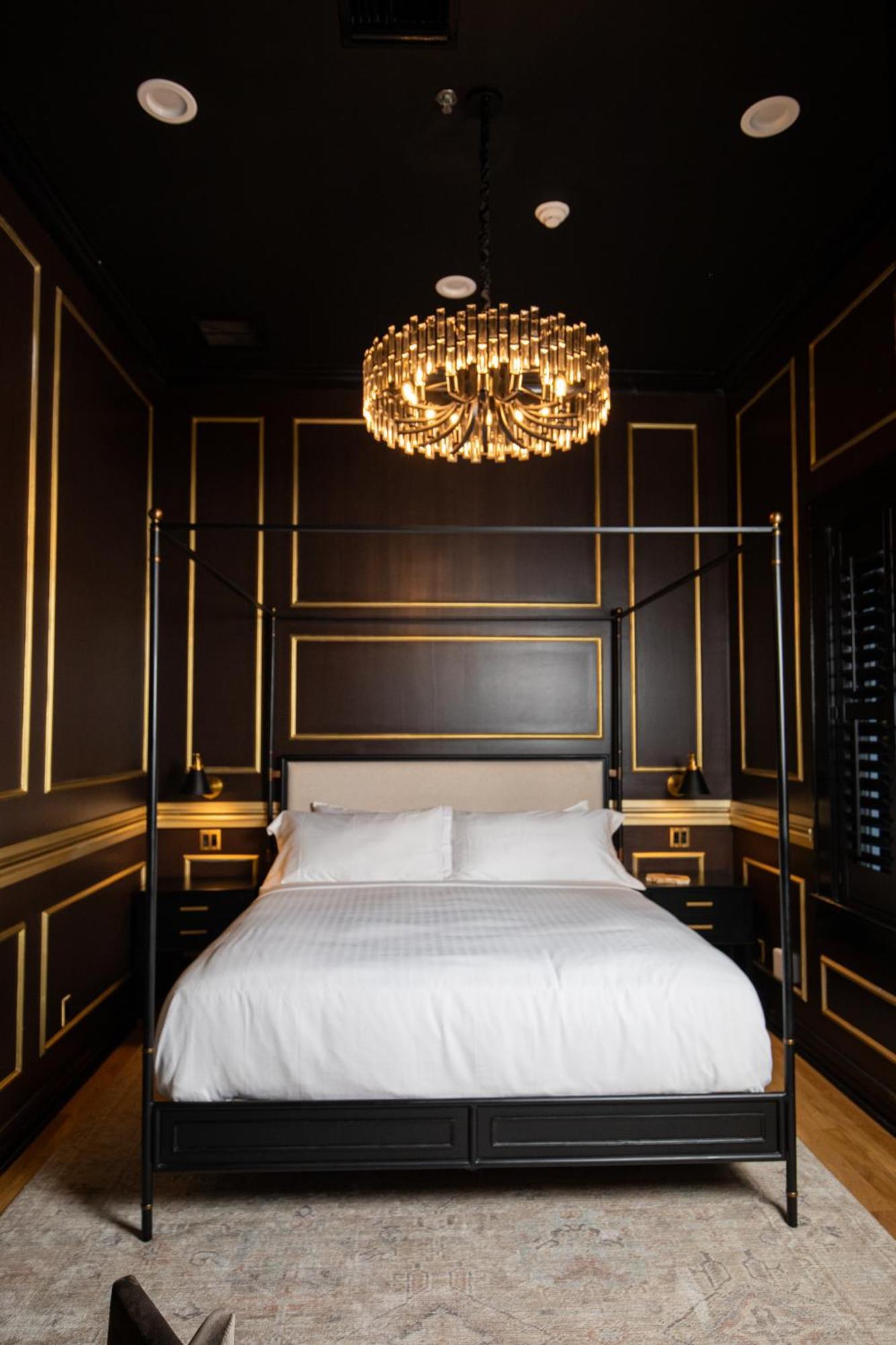 Blackbird Hotel 4*