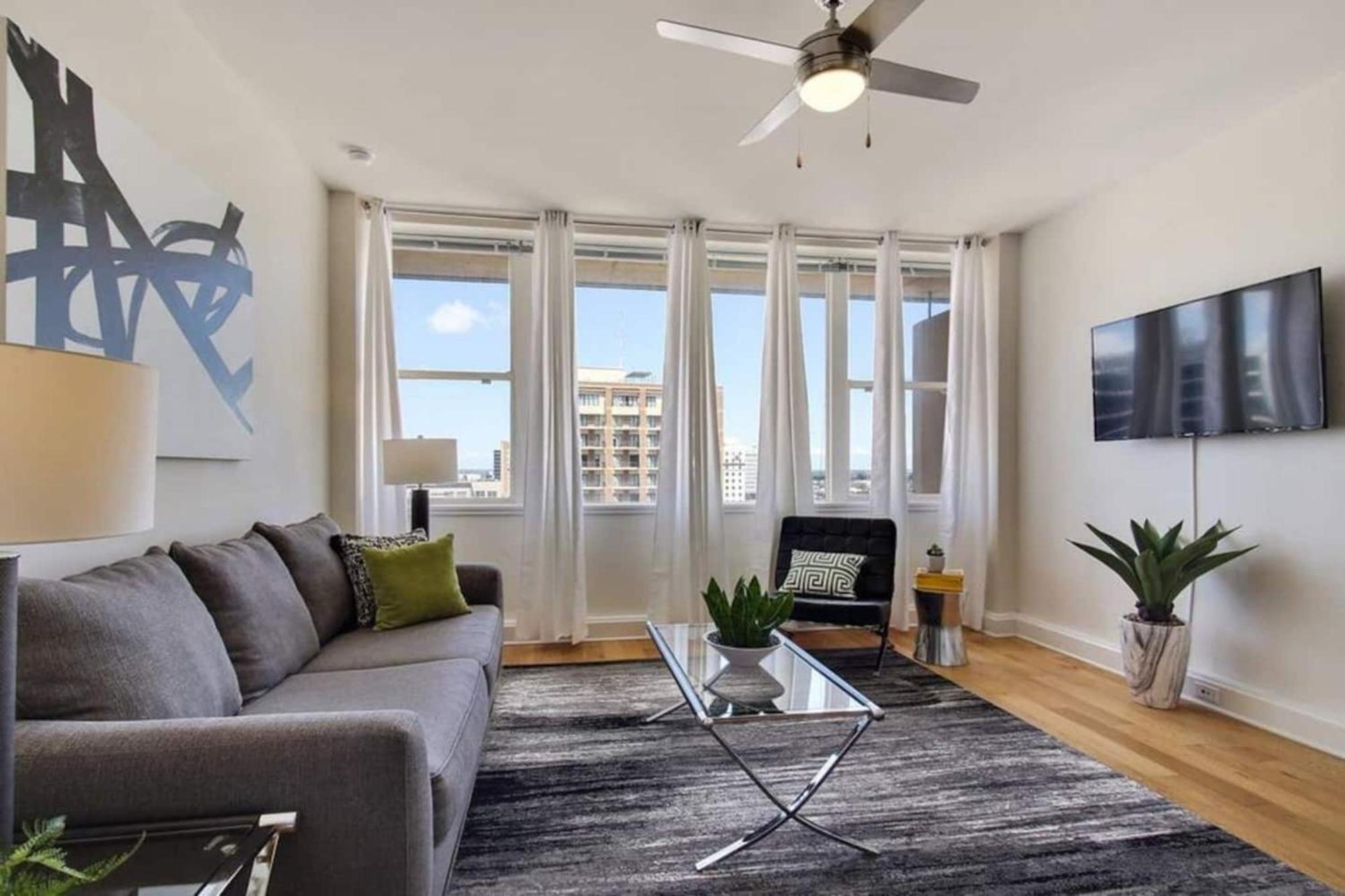Spacious Modern Near French Quarter *