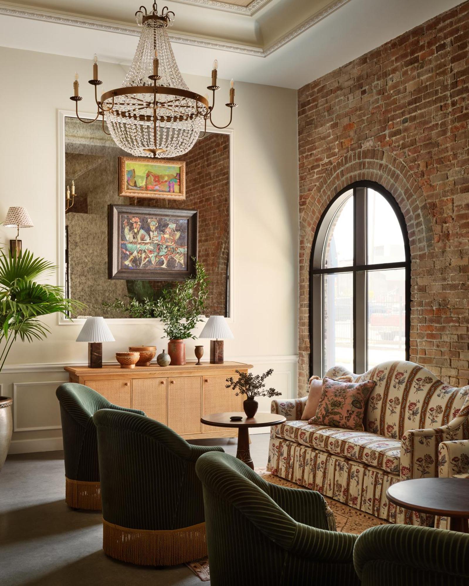 Memoir Warehouse District Hotel