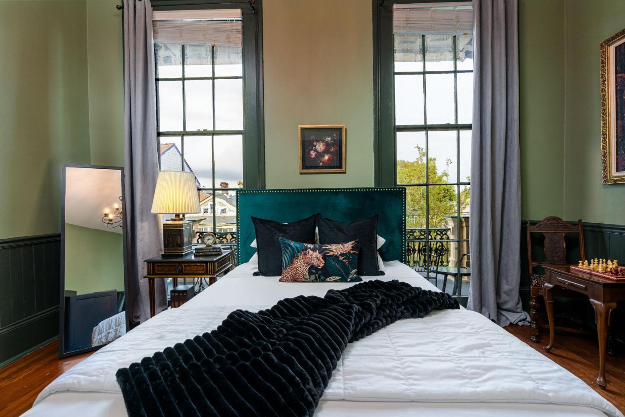The Mansion On Royal Hotel 3*
