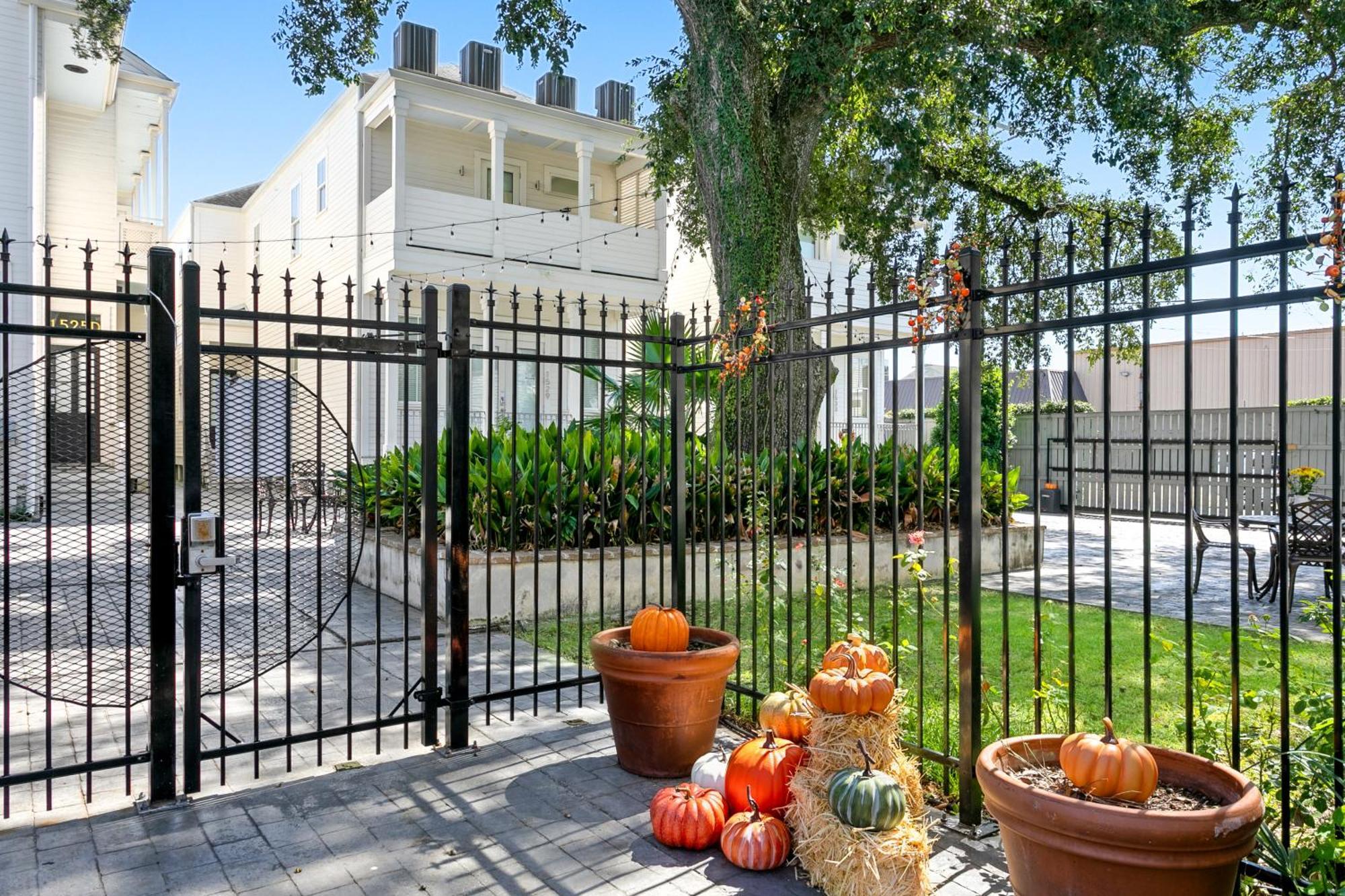 Modern 2br On Carondelet By Hosteeva Apartment *