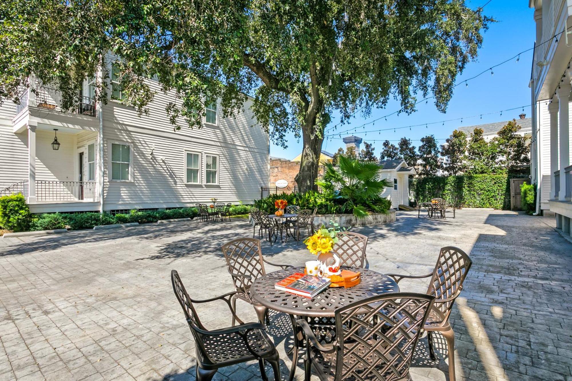 Modern 2br On Carondelet By Hosteeva Apartment New Orleans