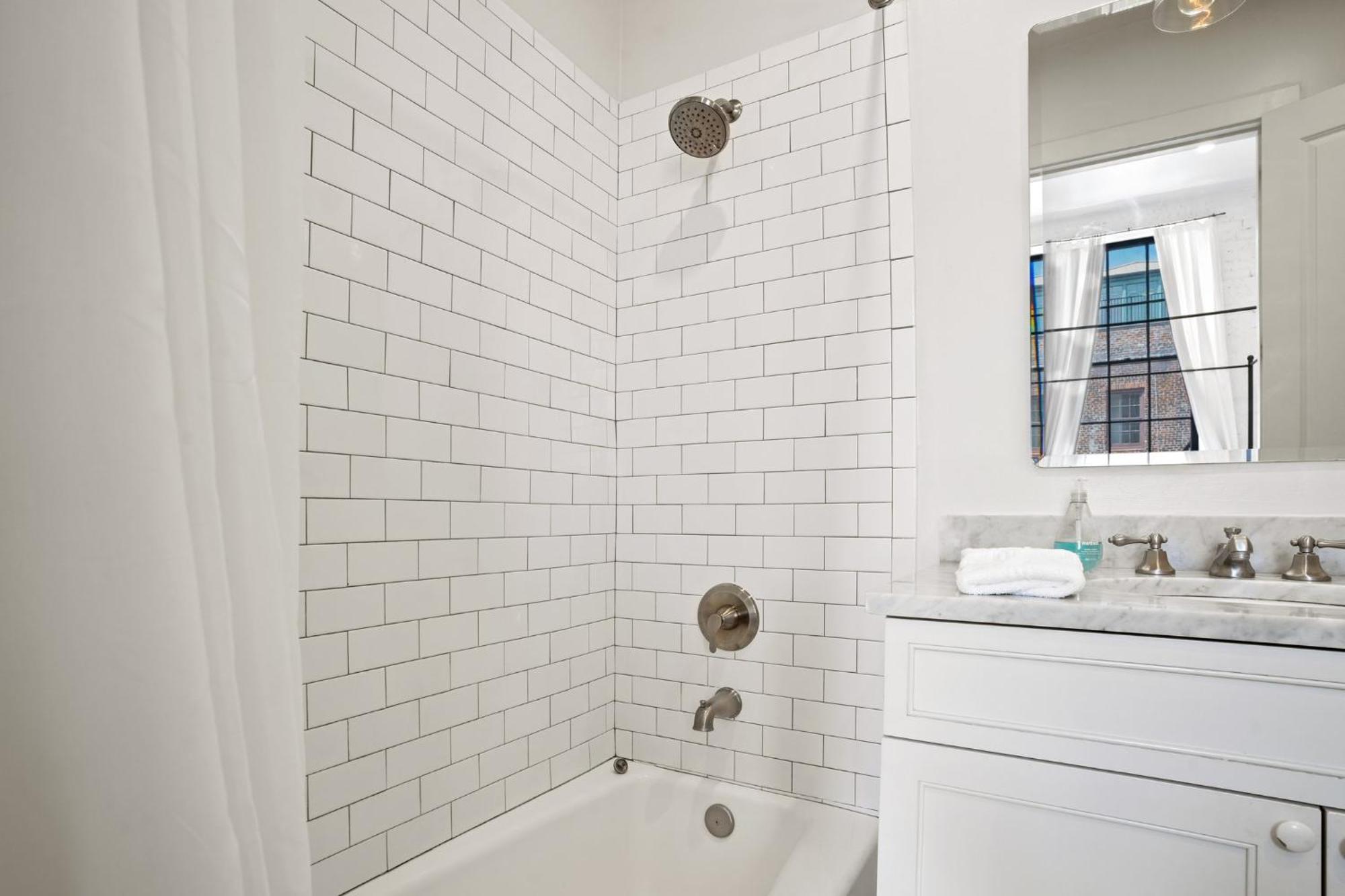 4br Gem On Gravier Close To Dining & Souvenirs