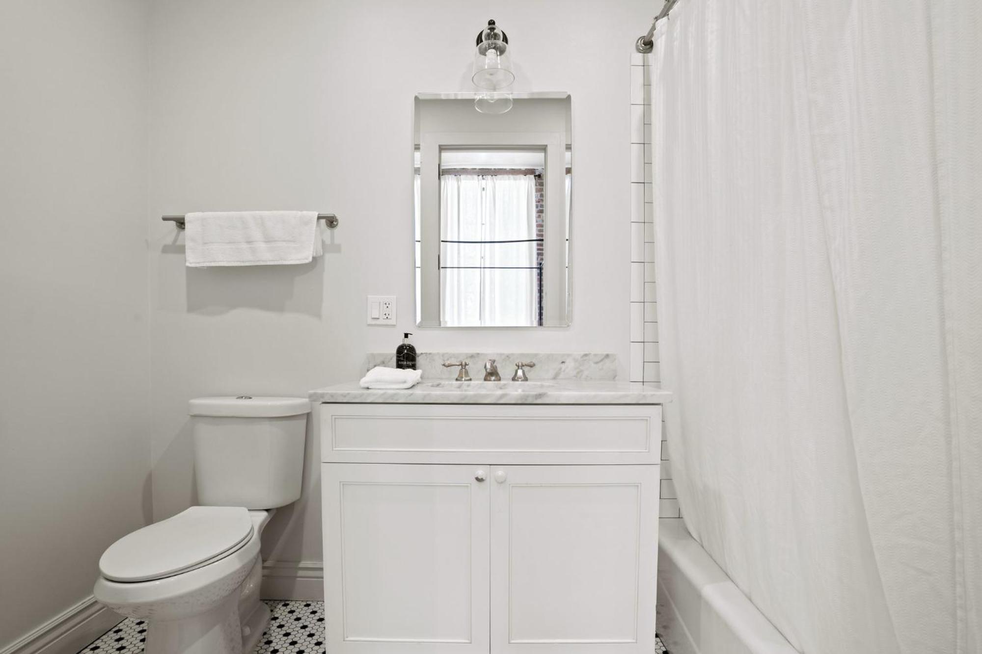 Hotel 4br Gem On Gravier Close To Dining & Souvenirs New Orleans