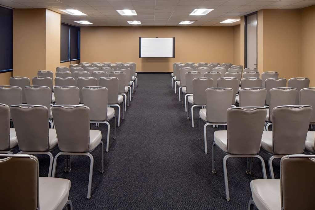 Hyatt House Downtown Hotel 3*