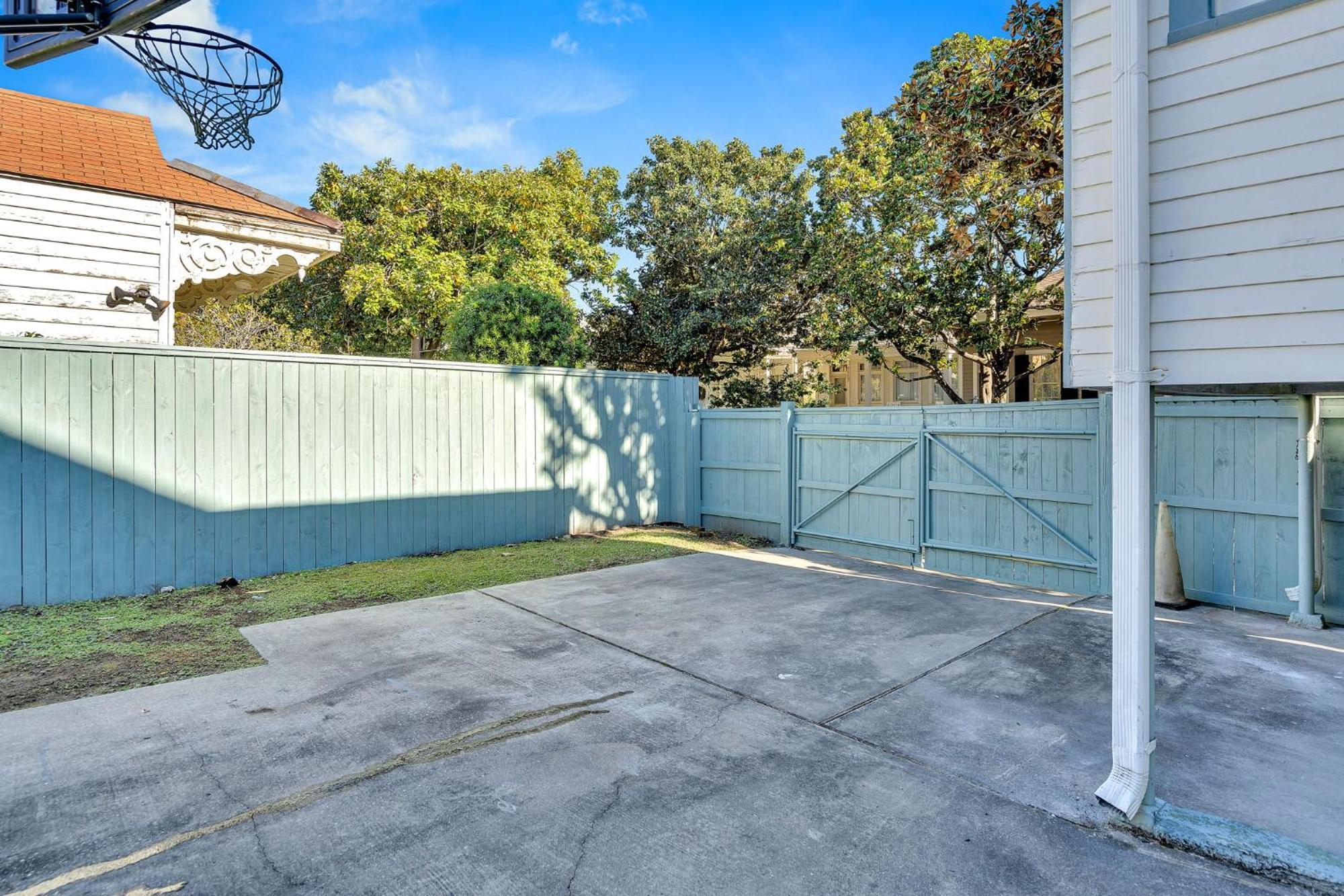 3 Bedroom - Uptown Funk Retreat Apartment