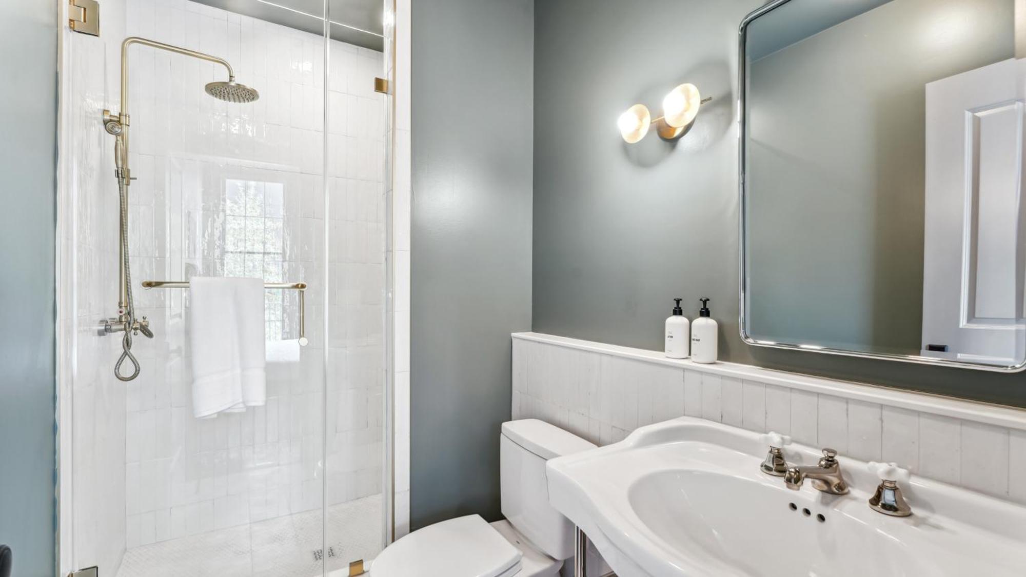 The Mary Beth & Gallery Apartment *