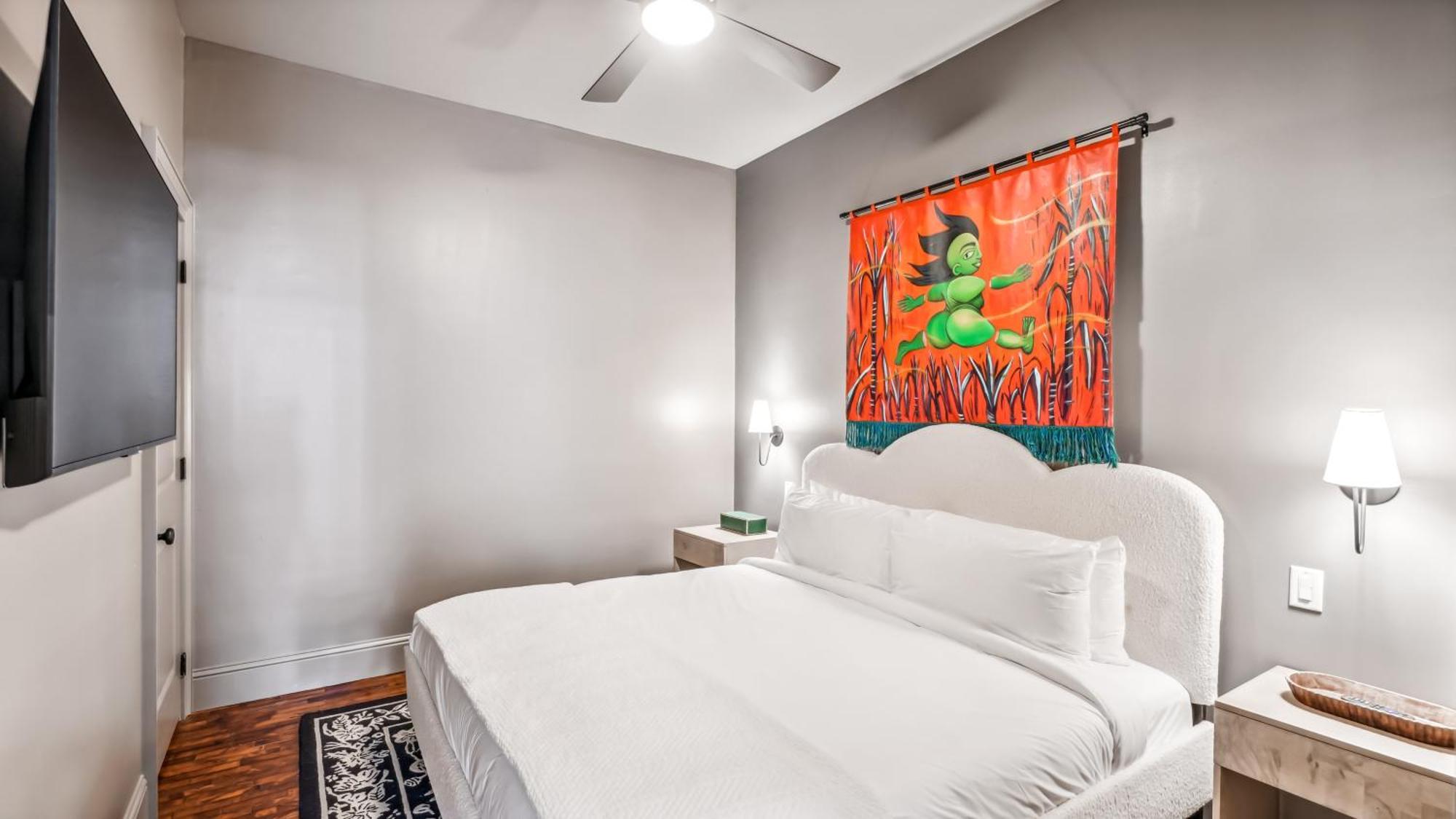 The Mary Beth & Gallery Apartment *