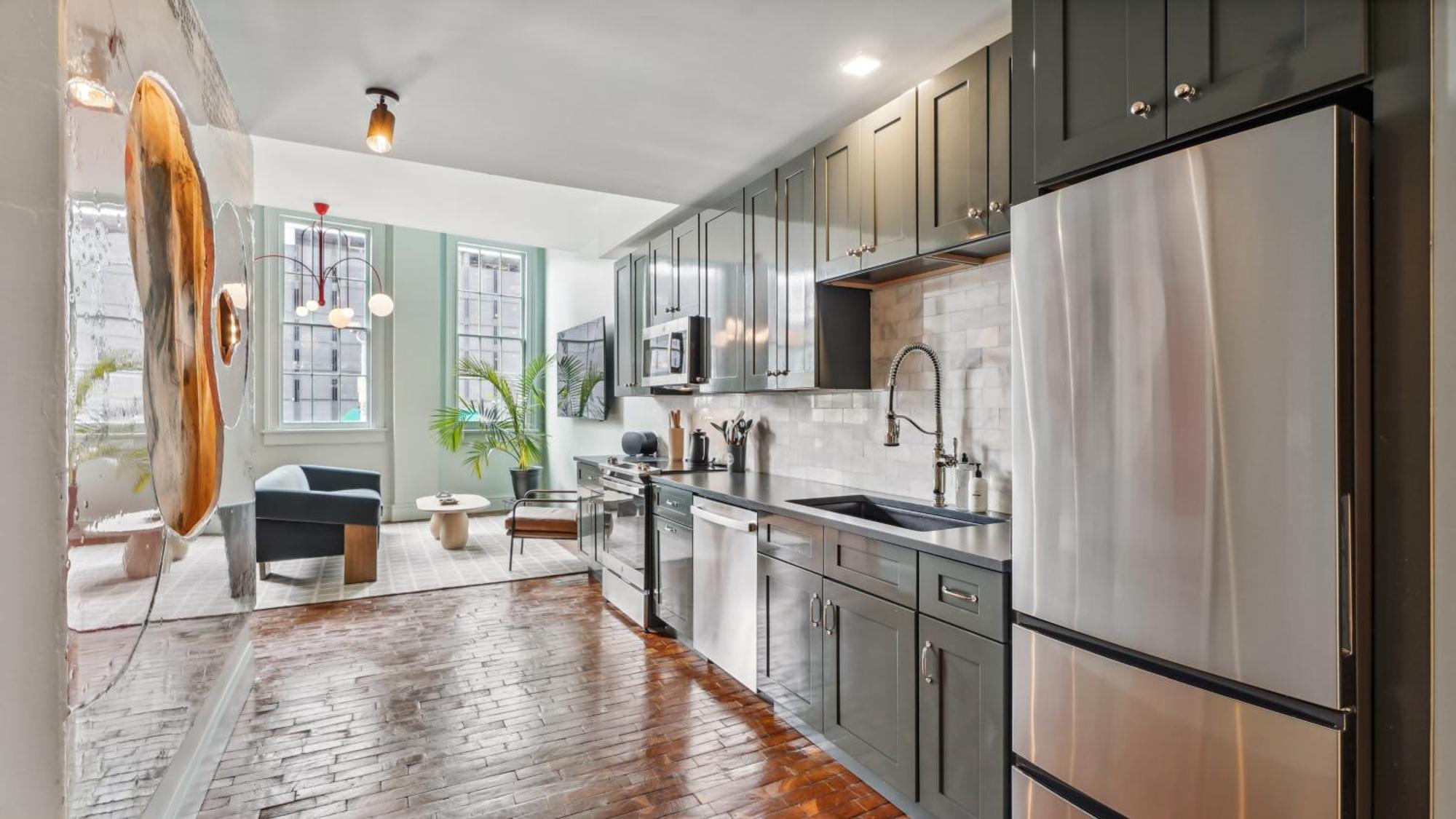 The Mary Beth & Gallery Apartment