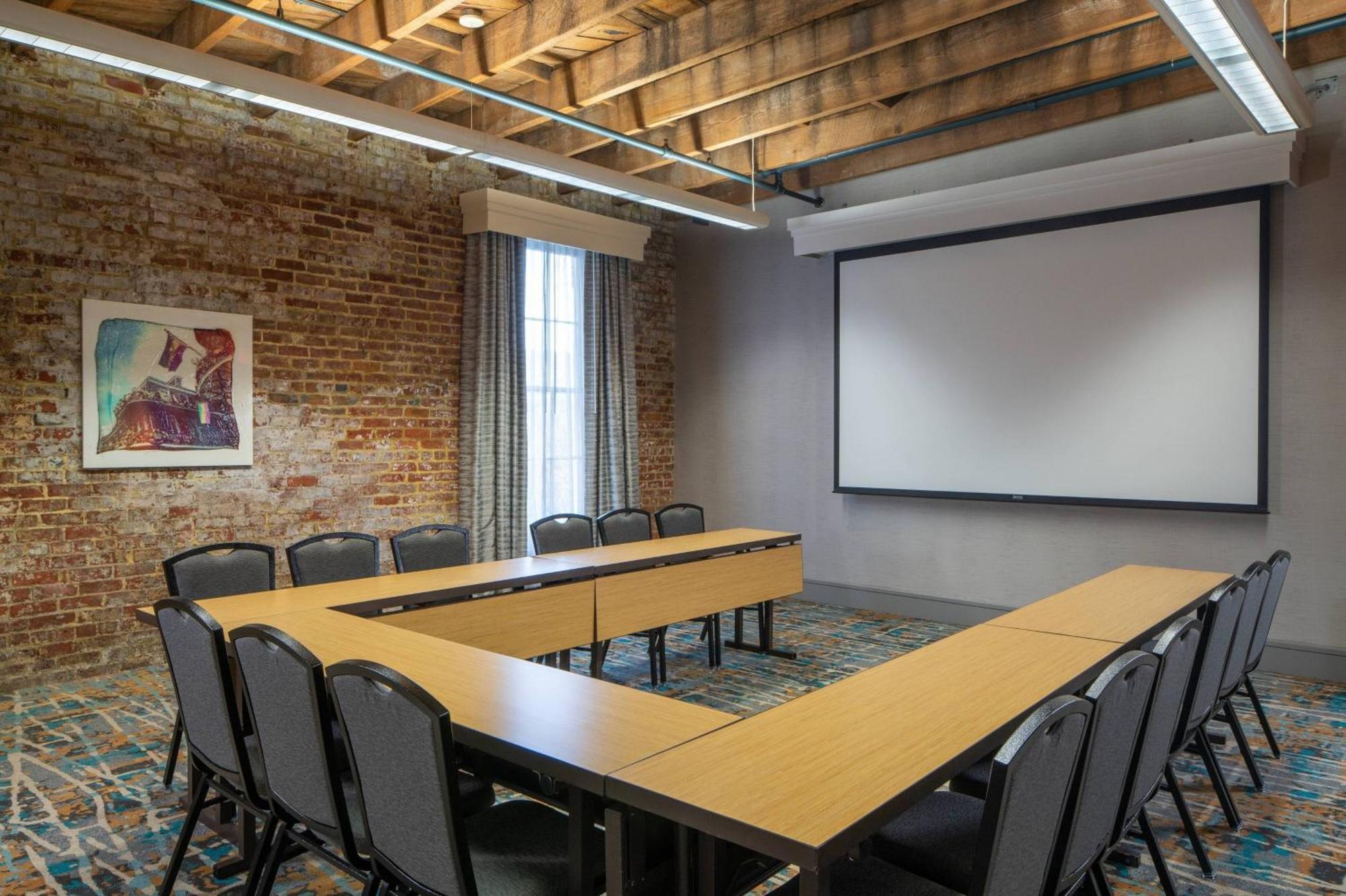 Hotel Courtyard By Marriott Warehouse Arts District 3*