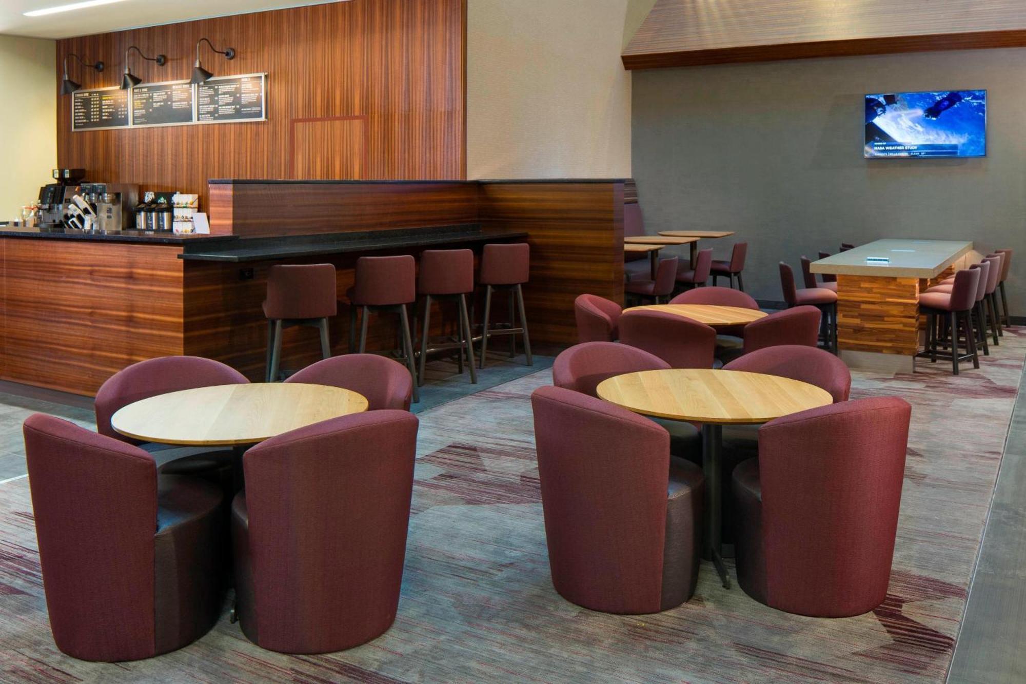 Courtyard By Marriott Downtown Near The French Quarter Hotel 3*