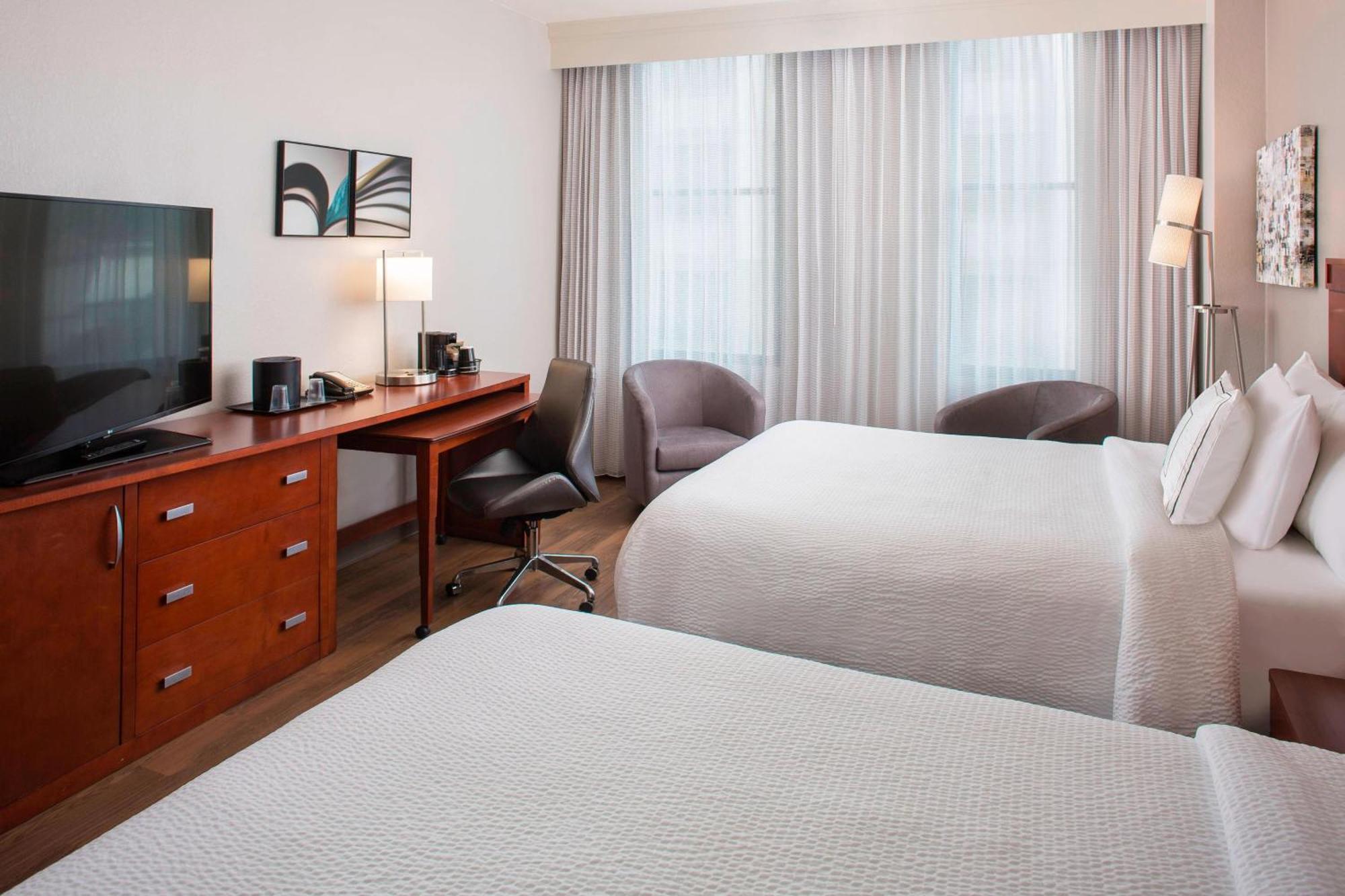 Hotel Courtyard By Marriott Downtown Near The French Quarter 3*