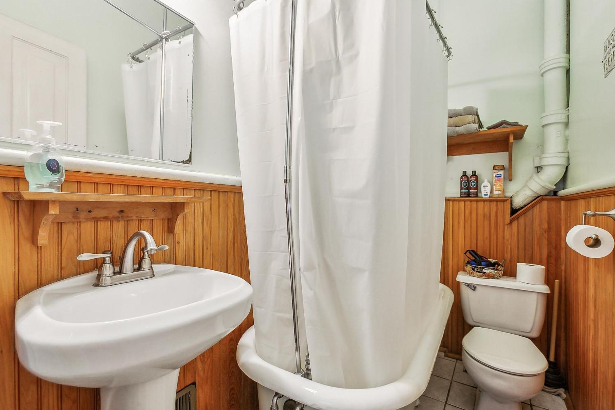 Garden District Bed & Breakfast 2*