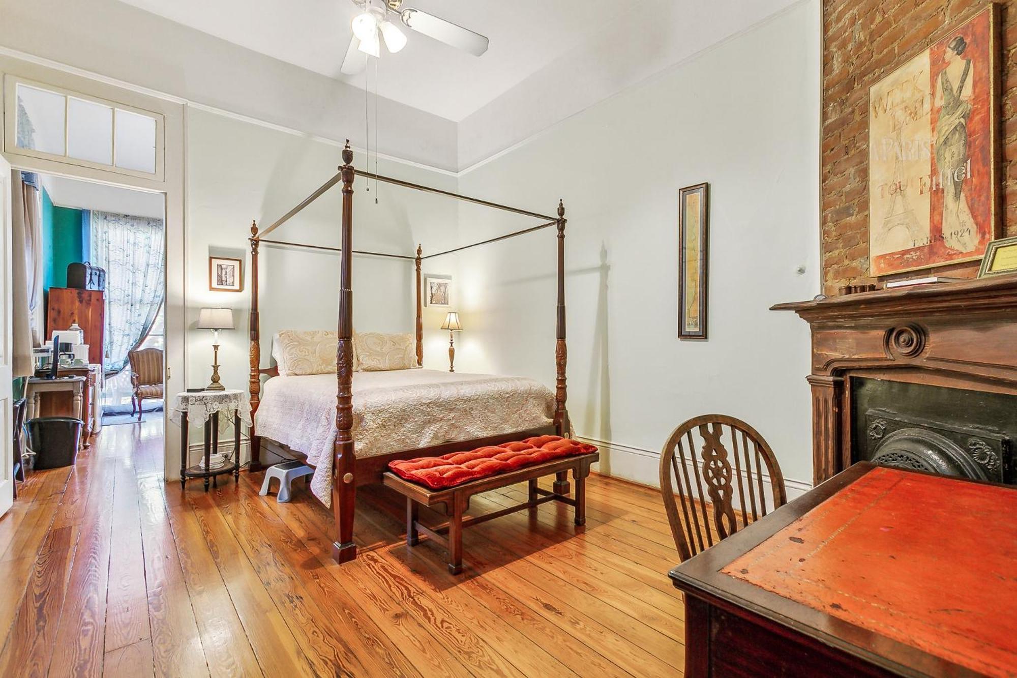 Bed & Breakfast Garden District 2*