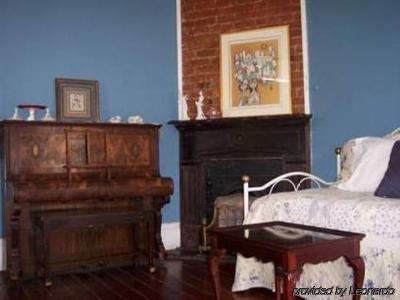 Bed & Breakfast Garden District
