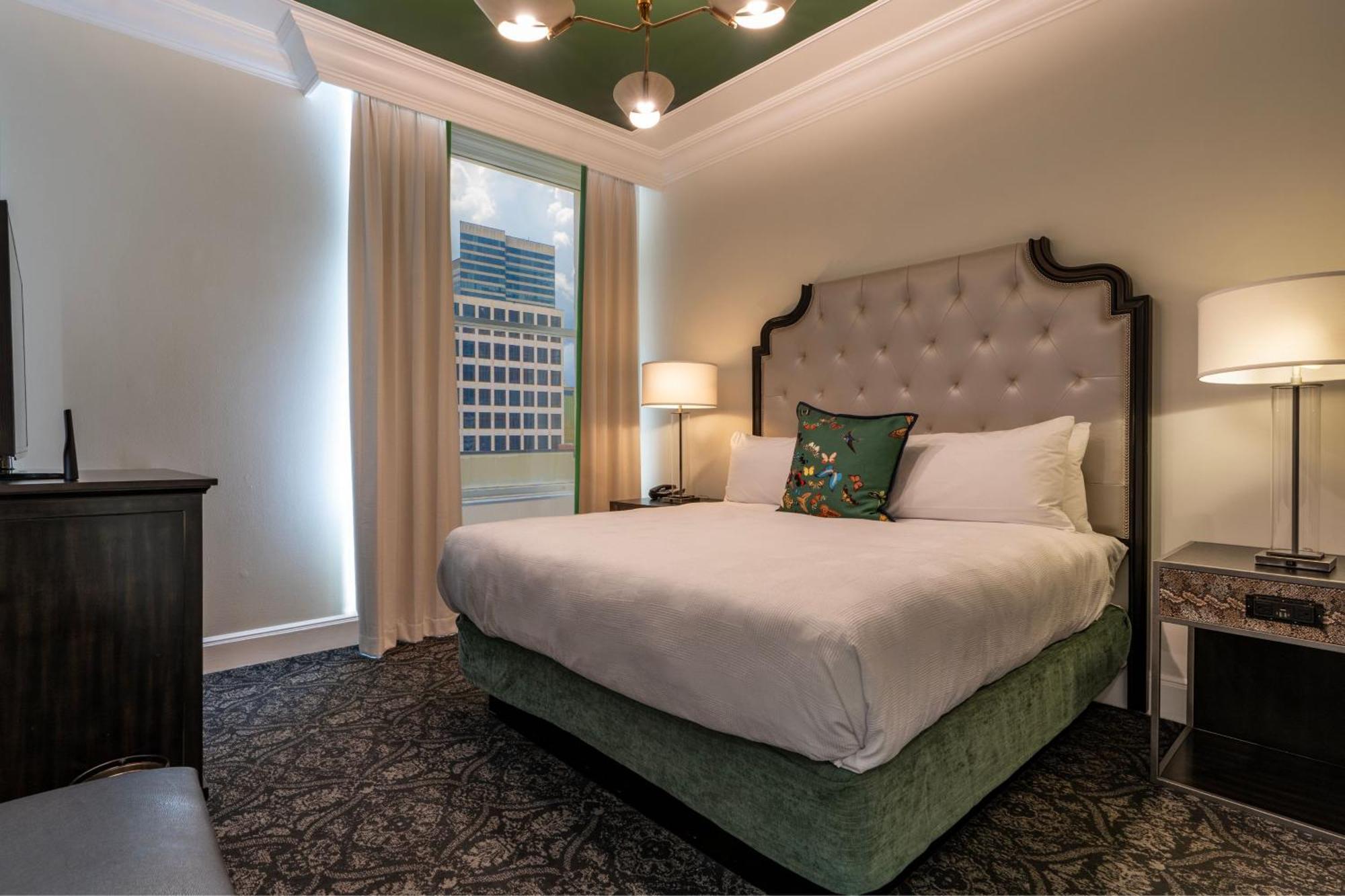 Le Pavillon, New Orleans, A Tribute Portfolio