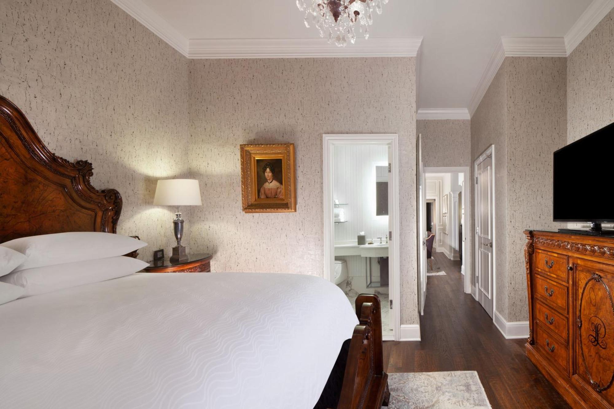 Hotel Le Pavillon, New Orleans, A Tribute Portfolio