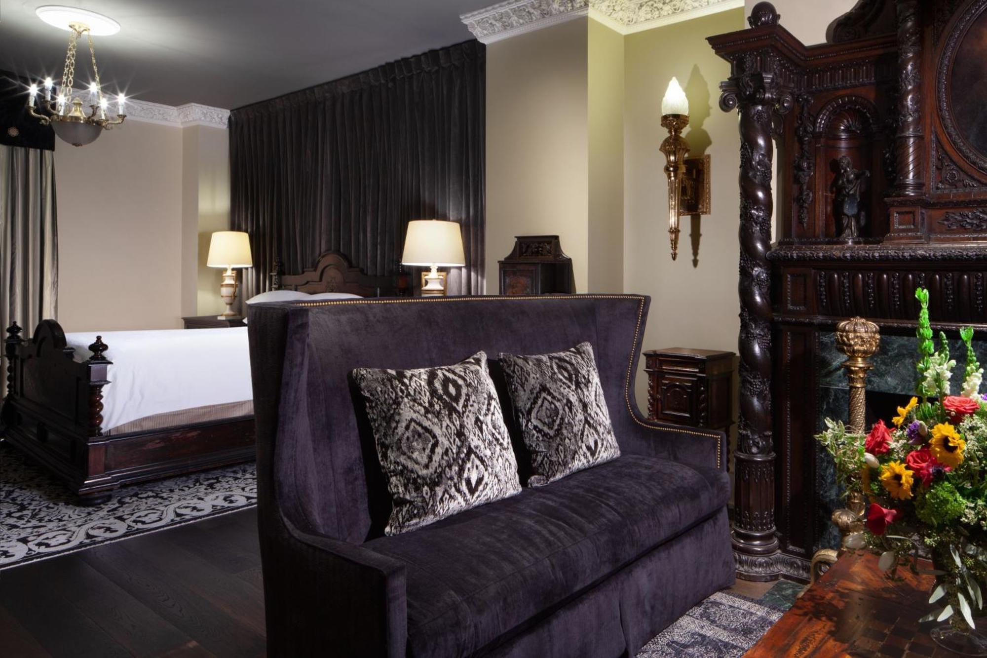 Hotel Le Pavillon, New Orleans, A Tribute Portfolio
