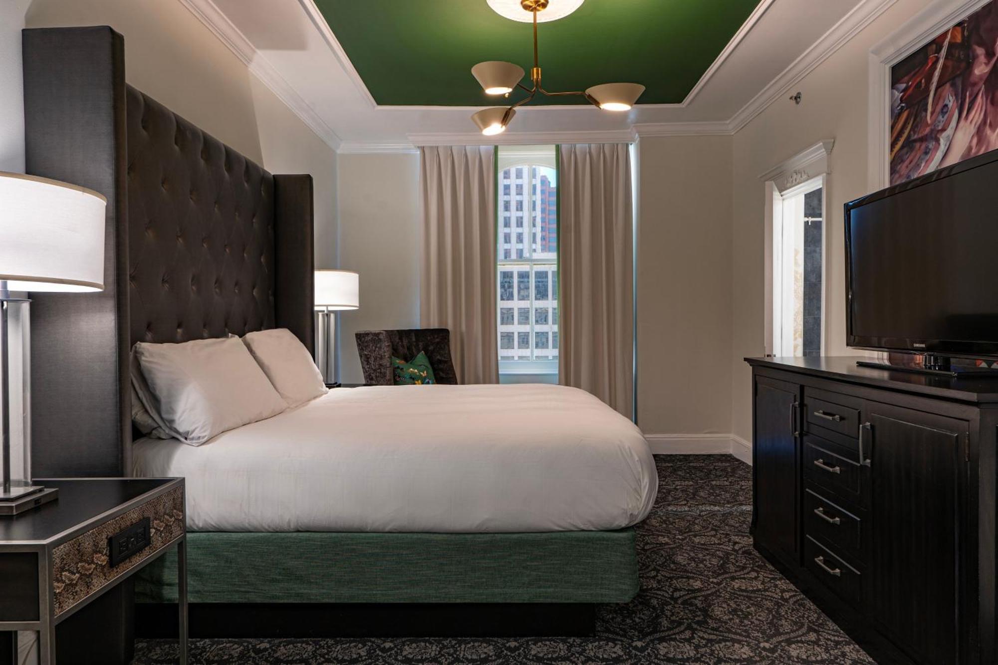 Hotel Le Pavillon, New Orleans, A Tribute Portfolio
