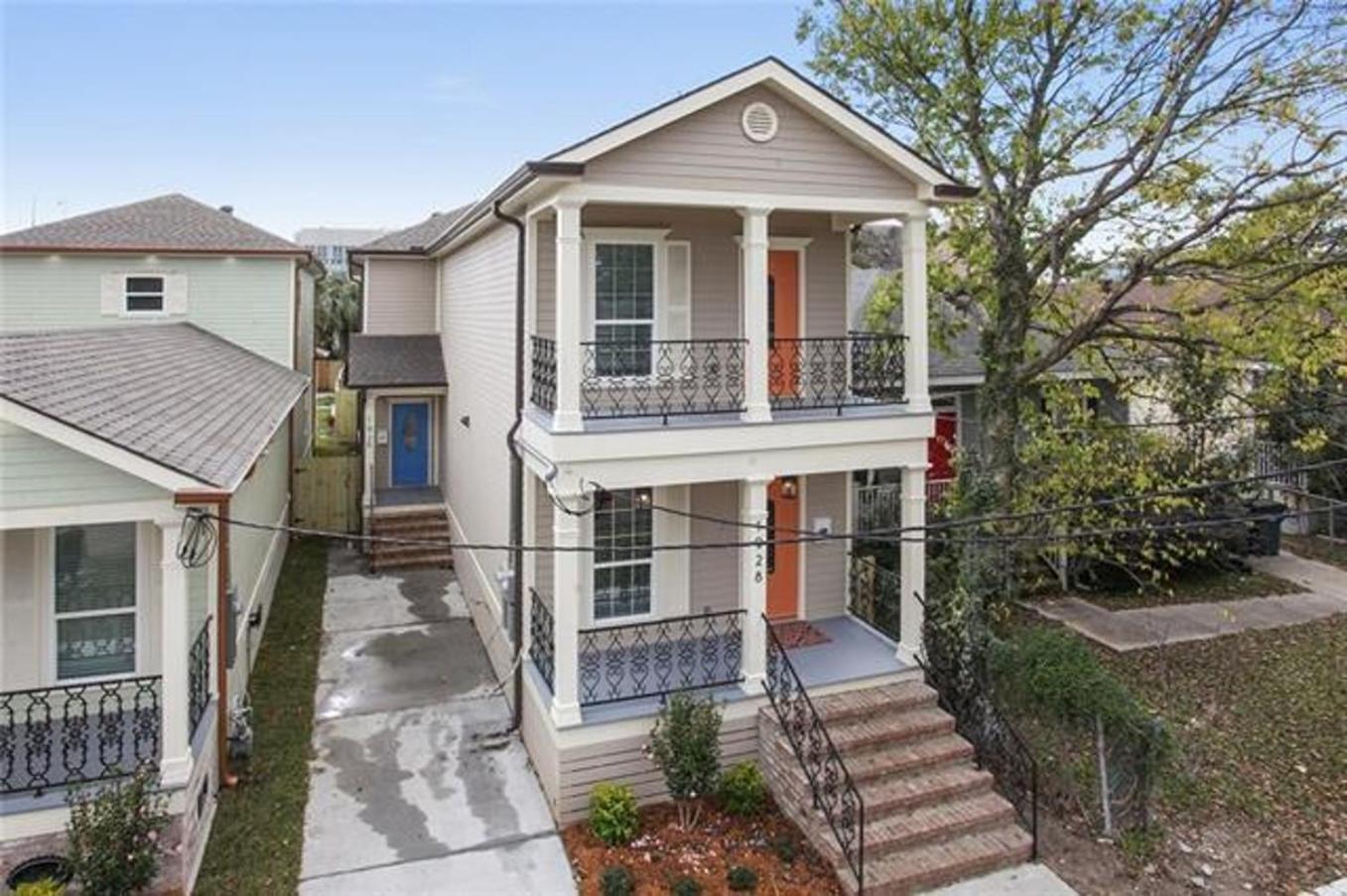 Charming 3br Mid-city W Chef's Kitchen & Private *