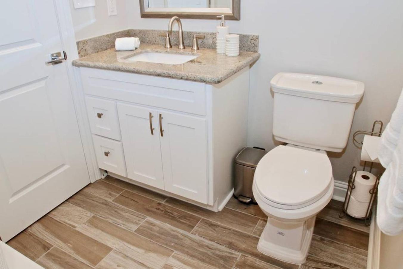 Charming 3br Mid-city W Chef's Kitchen & Private Holiday home *