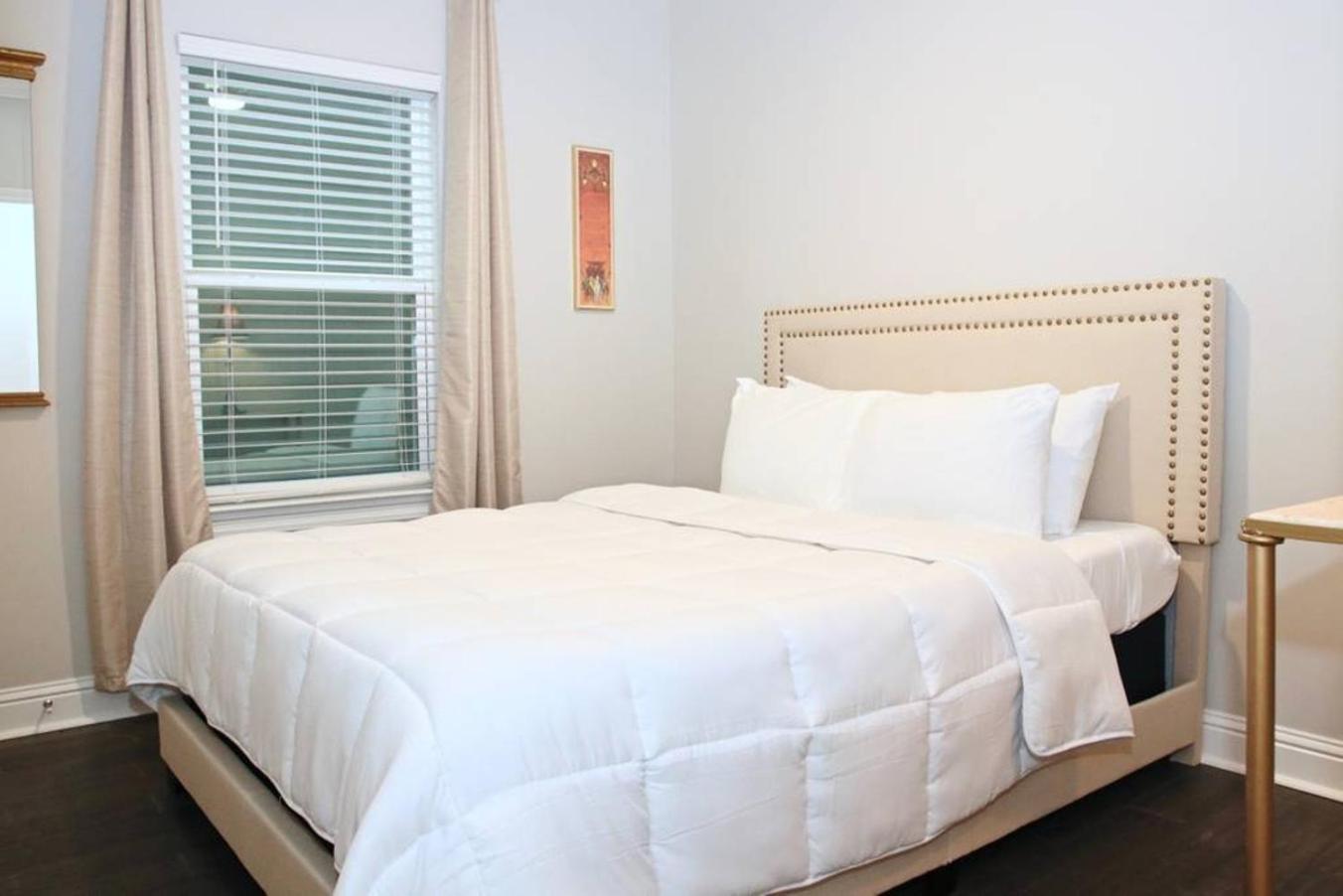 Charming 3br Mid-city W Chef's Kitchen & Private