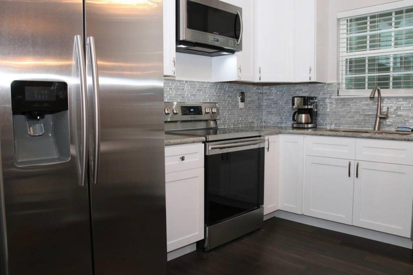 Charming 3br Mid-city W Chef's Kitchen & Private Holiday home *