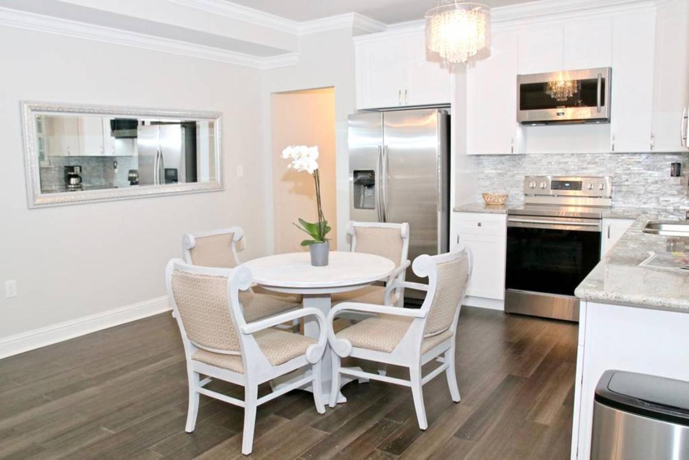Charming 3br Mid-city W Chef's Kitchen & Private *