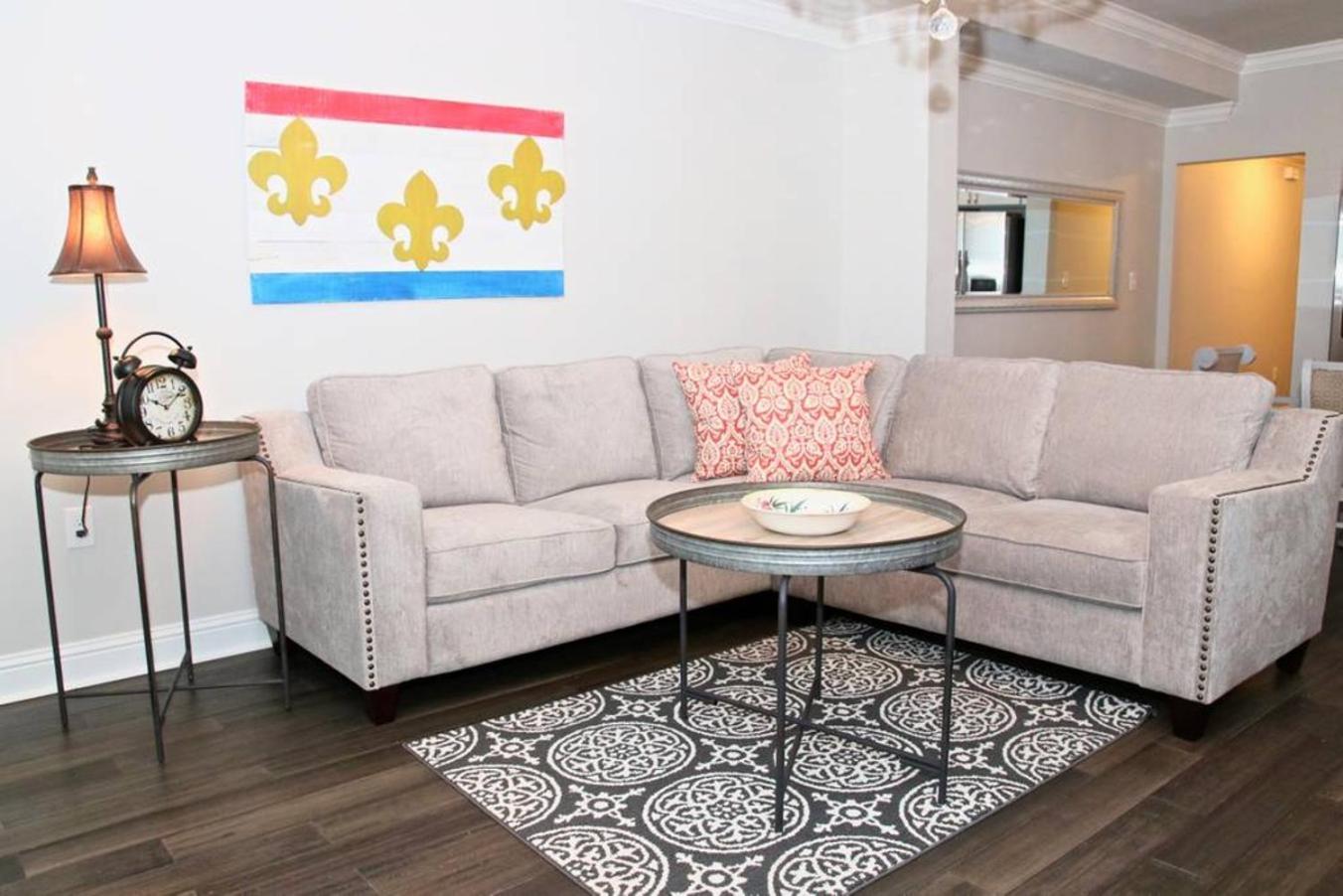 Charming 3br Mid-city W Chef's Kitchen & Private Holiday home