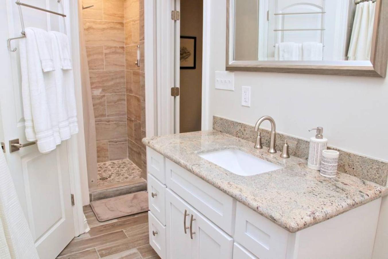 Charming 3br Mid-city W Chef's Kitchen & Private