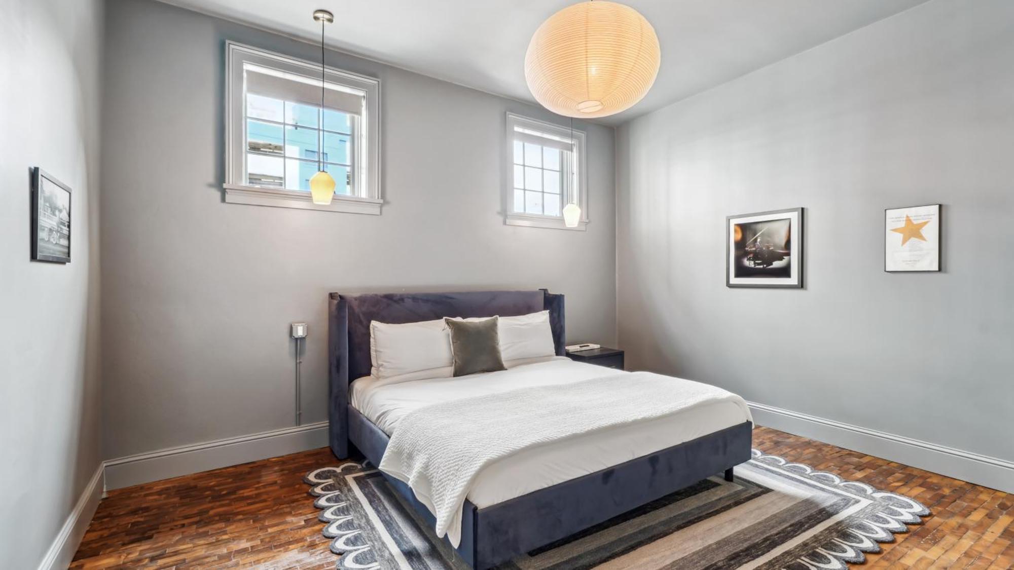 The Mary Beth & Gallery Apartment *