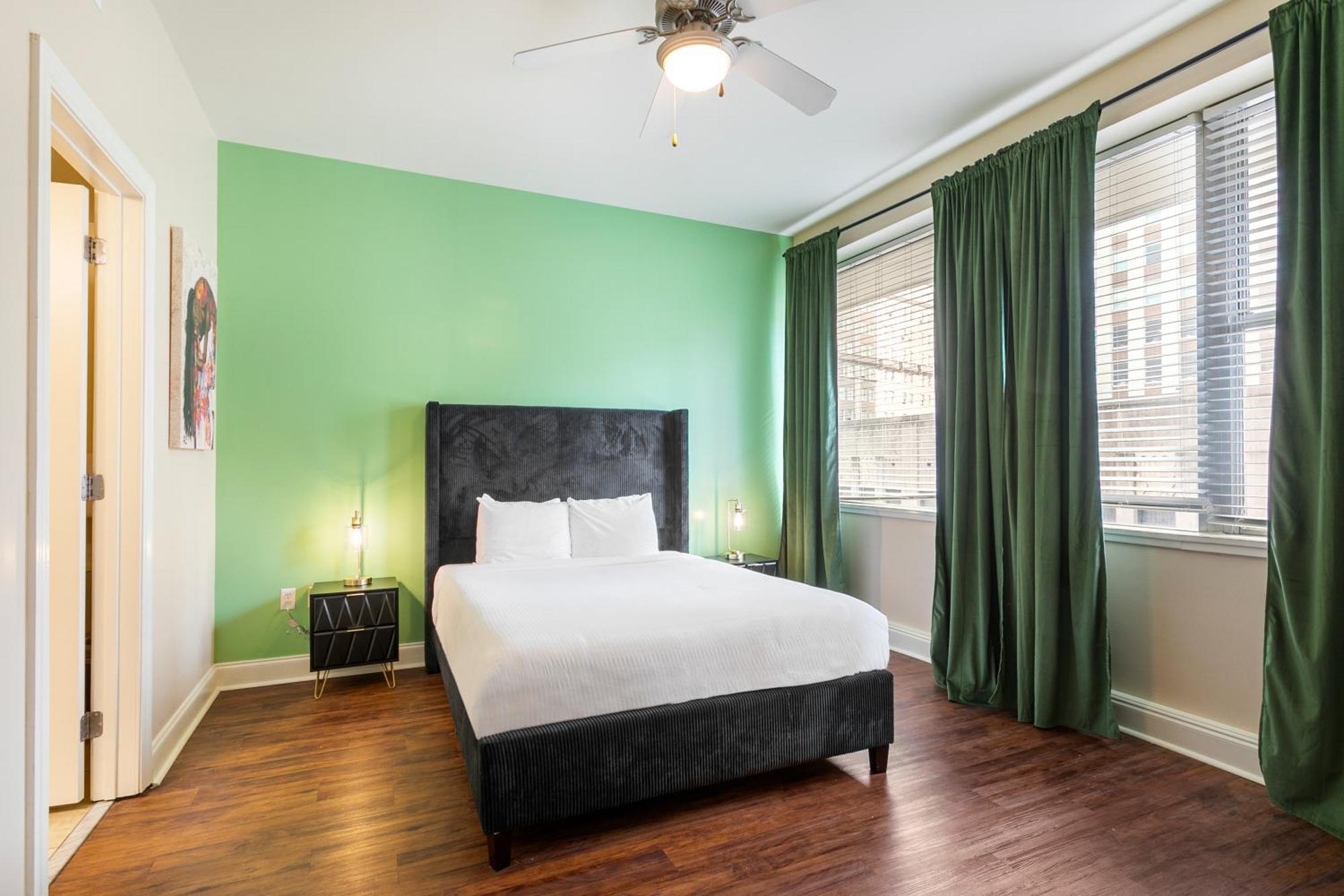 Spacious Modern Near French Quarter