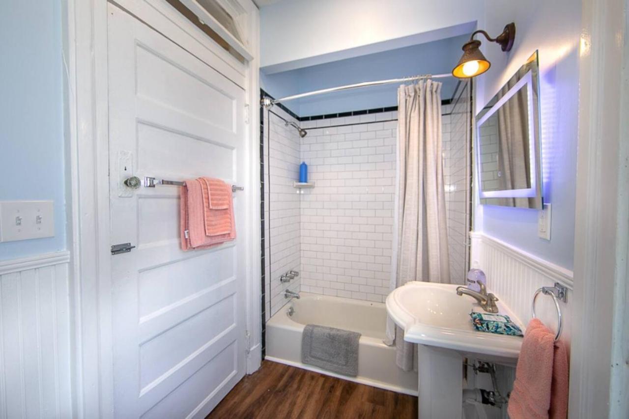 Claiborne Historic Victorian Mansion B - 5 Bed-3 Bath Apartment