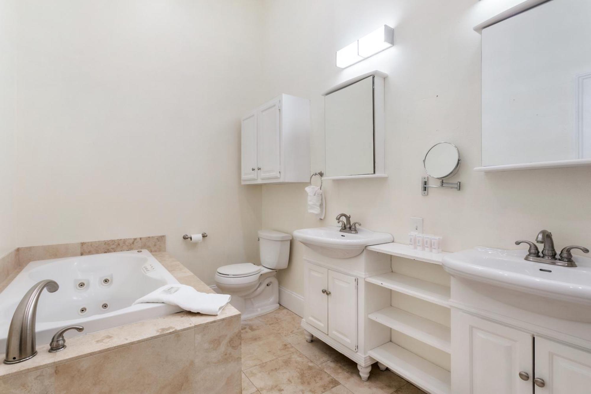 Spacious 3br Downtown In *