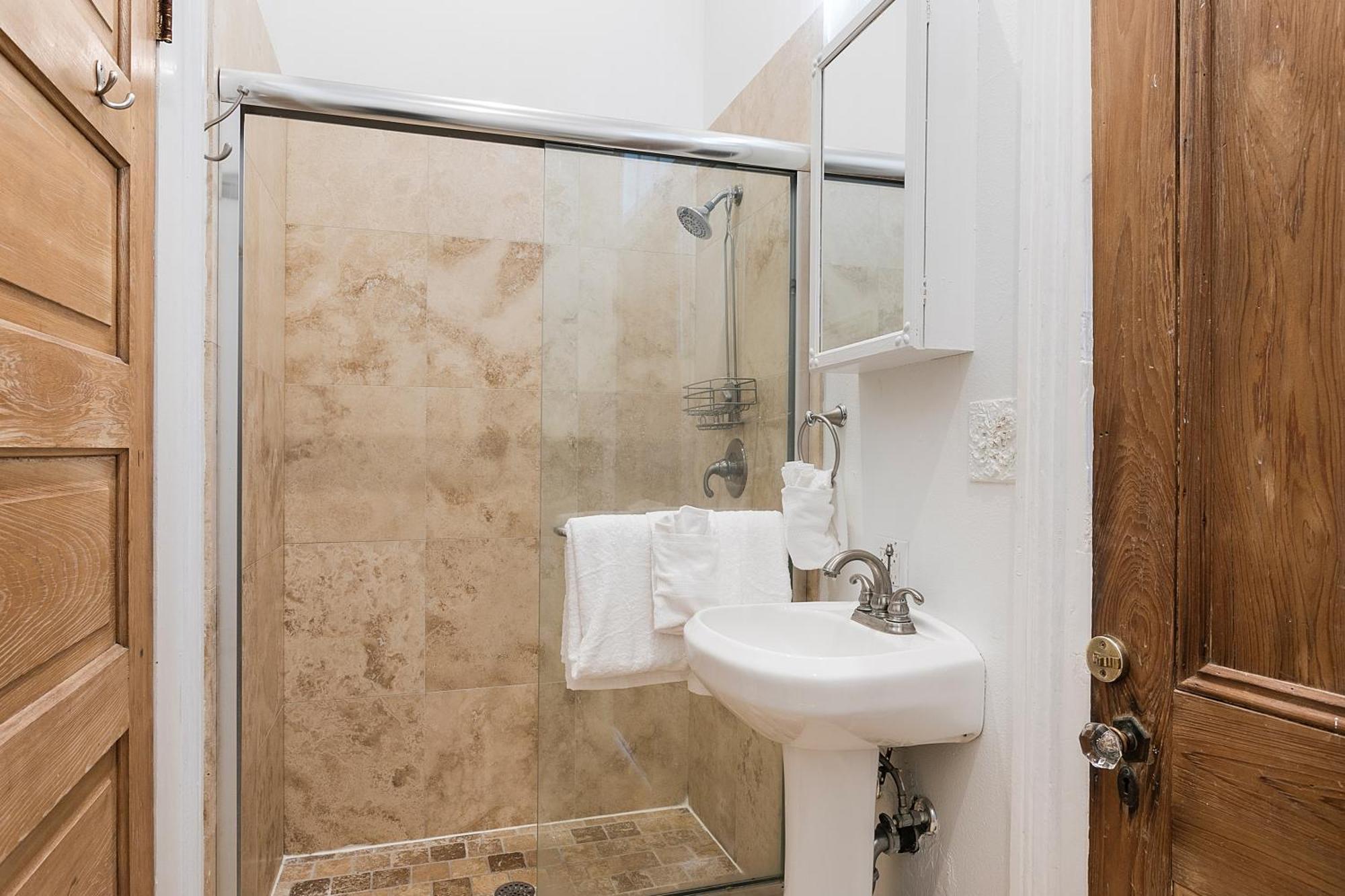 Apartment Spacious 3br Downtown In