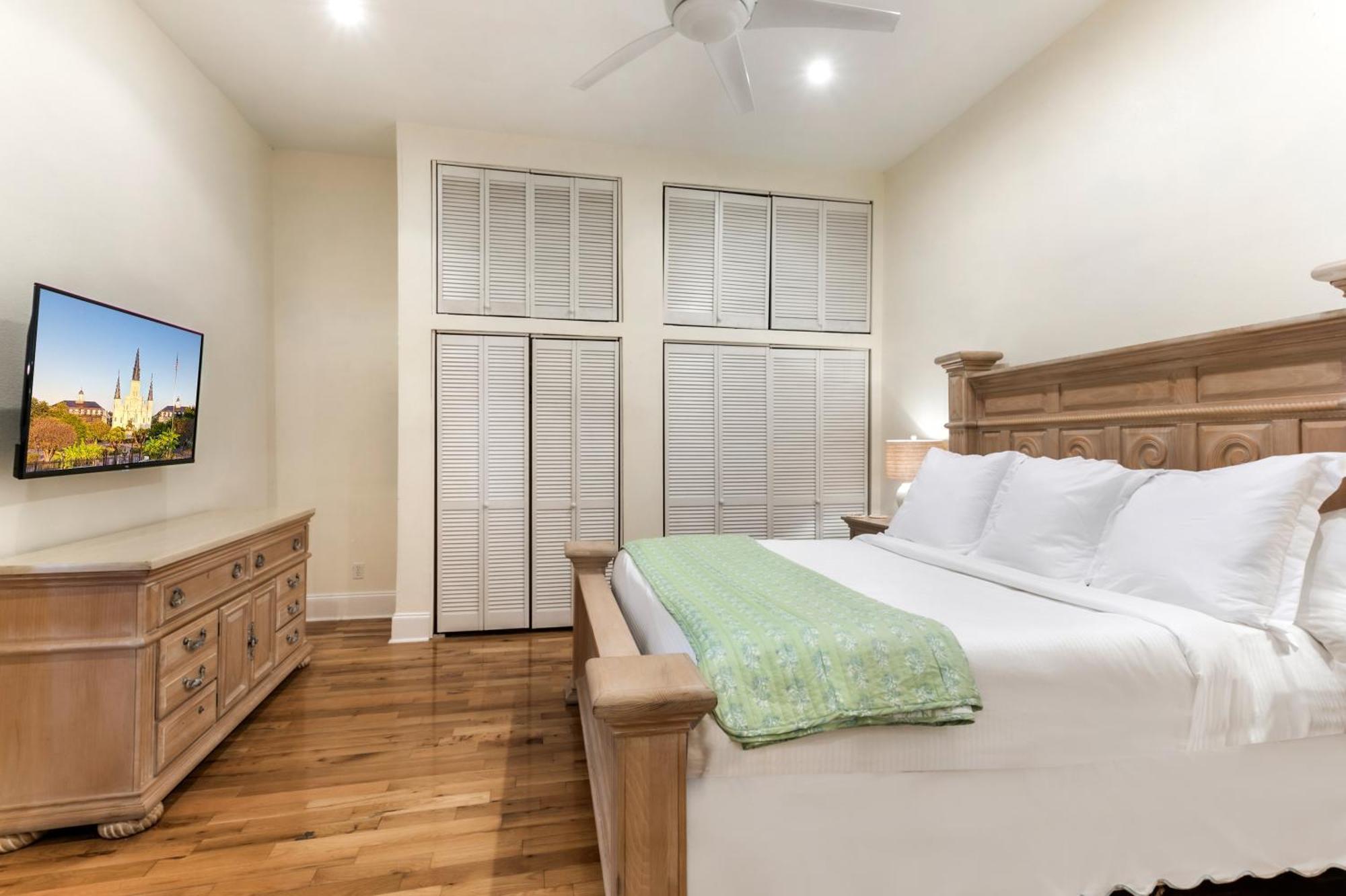 Spacious 3br Downtown In Apartment