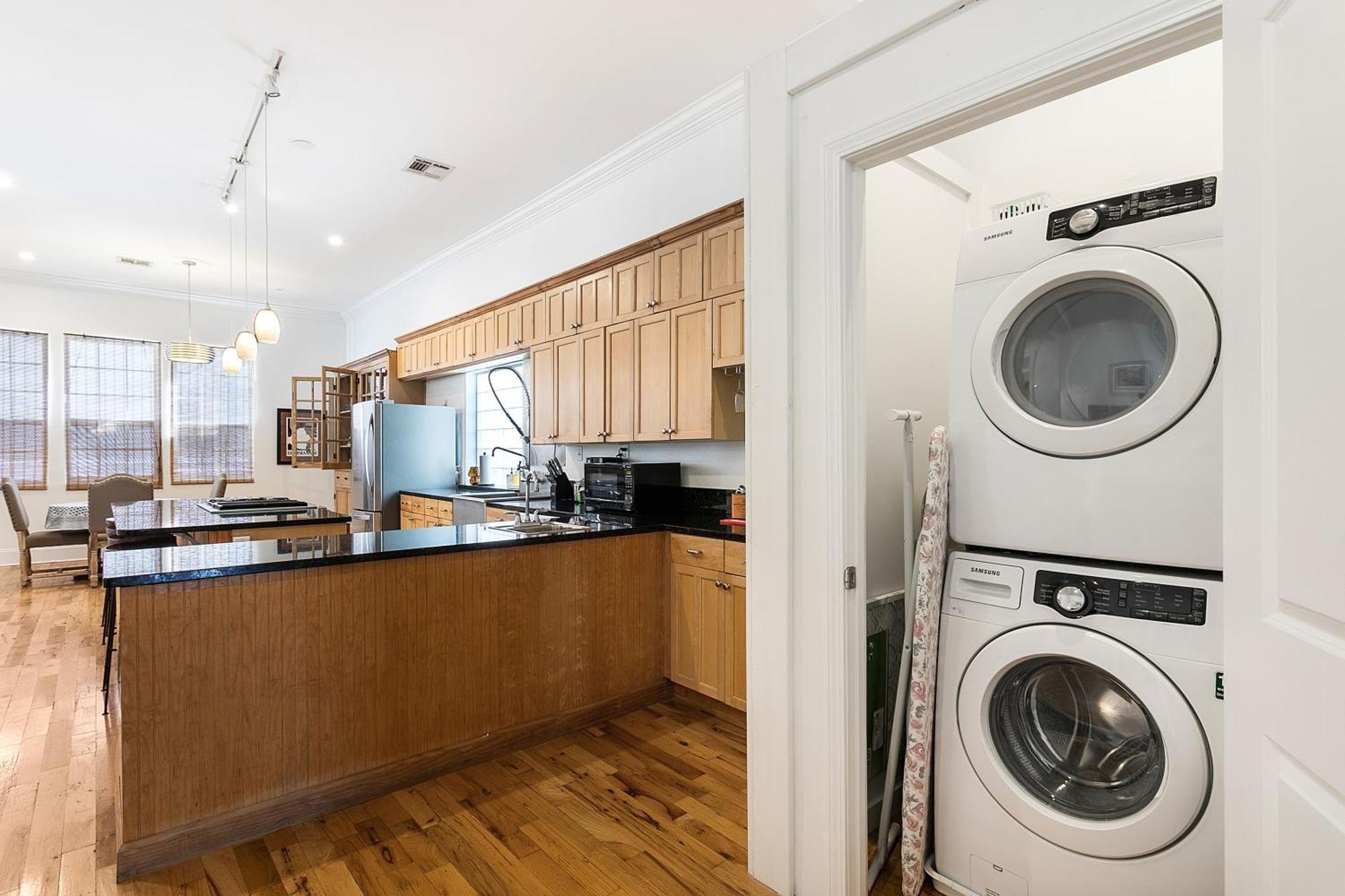 Spacious 3br Downtown In *