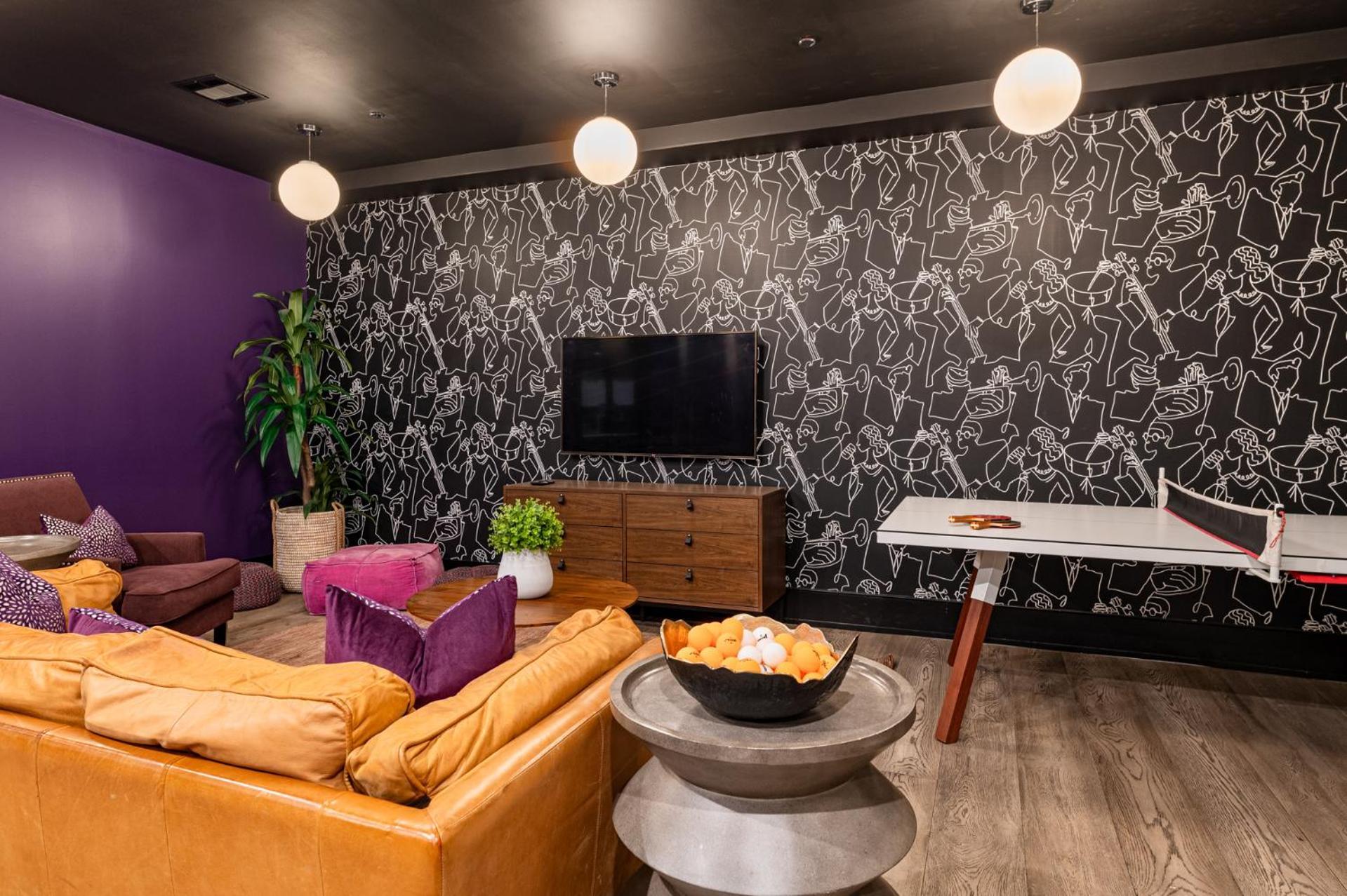 Downtown 4bd4ba With 2 Queen Sleeper Sofas Connecting Unit Perfect For Groups Hotel *