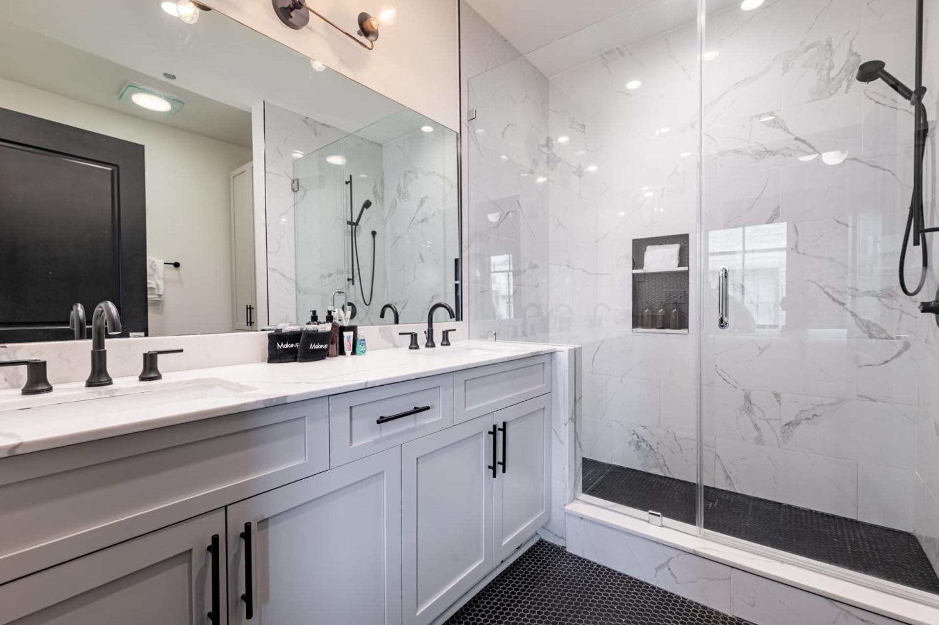 Downtown 4bd4ba With 2 Queen Sleeper Sofas Connecting Unit Perfect For Groups