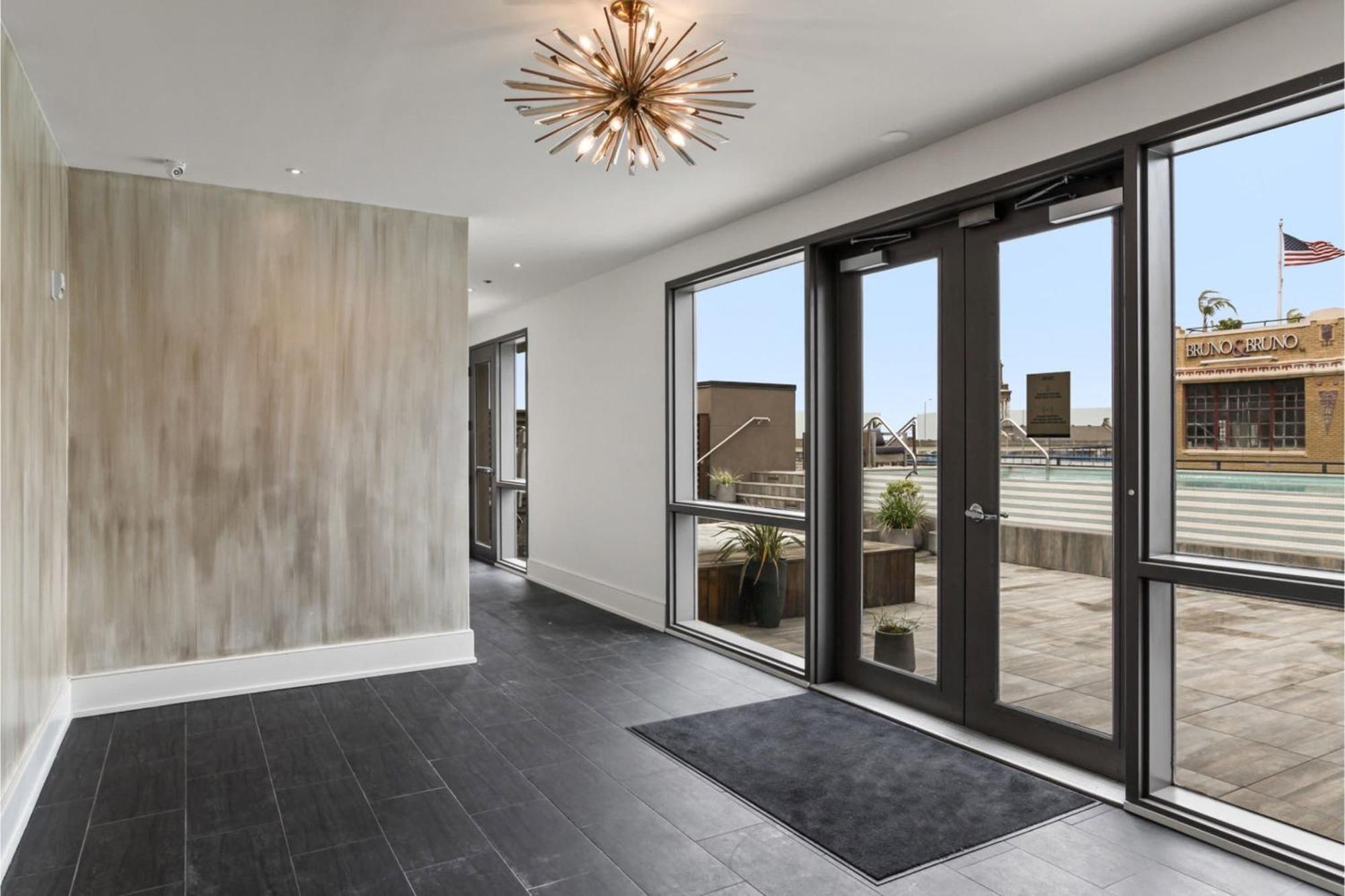 Downtown 4bd4ba With 2 Queen Sleeper Sofas Connecting Unit Perfect For Groups Hotel
