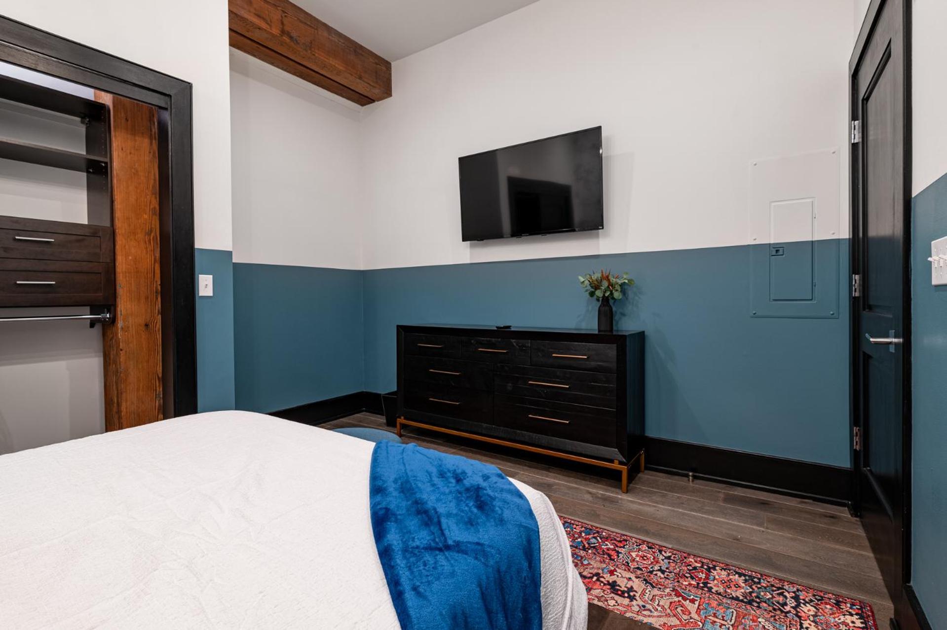 Hotel Downtown 4bd4ba With 2 Queen Sleeper Sofas Connecting Unit Perfect For Groups *